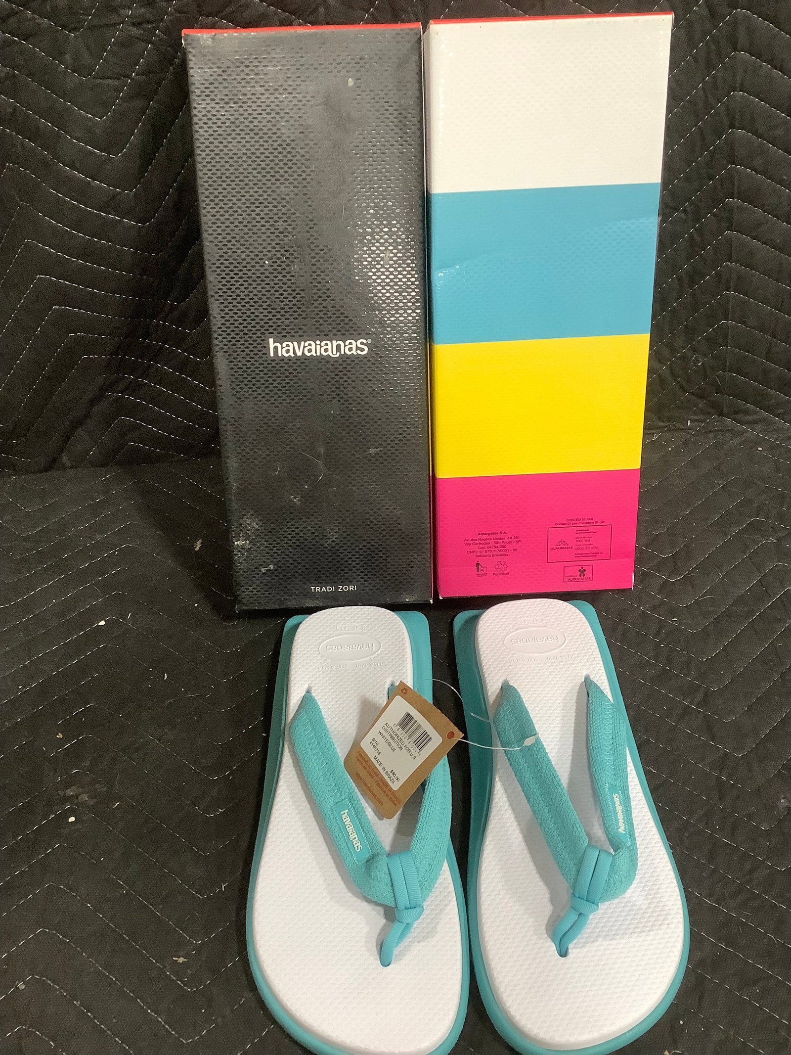 Havainas Flip Flops (Size: 9/10): Havainas Flip Flops (Size: 9/10)
