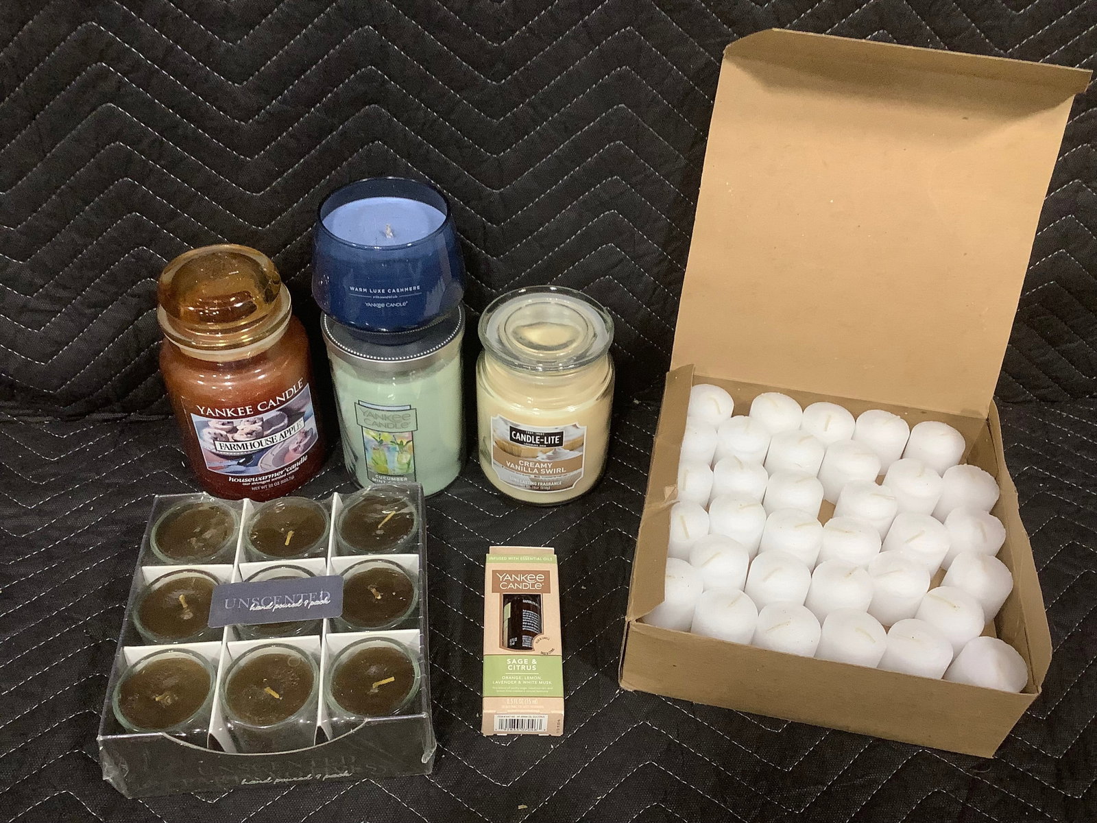 Various candles(Yankee Candle, tealight candles, and more) (1 of 1)