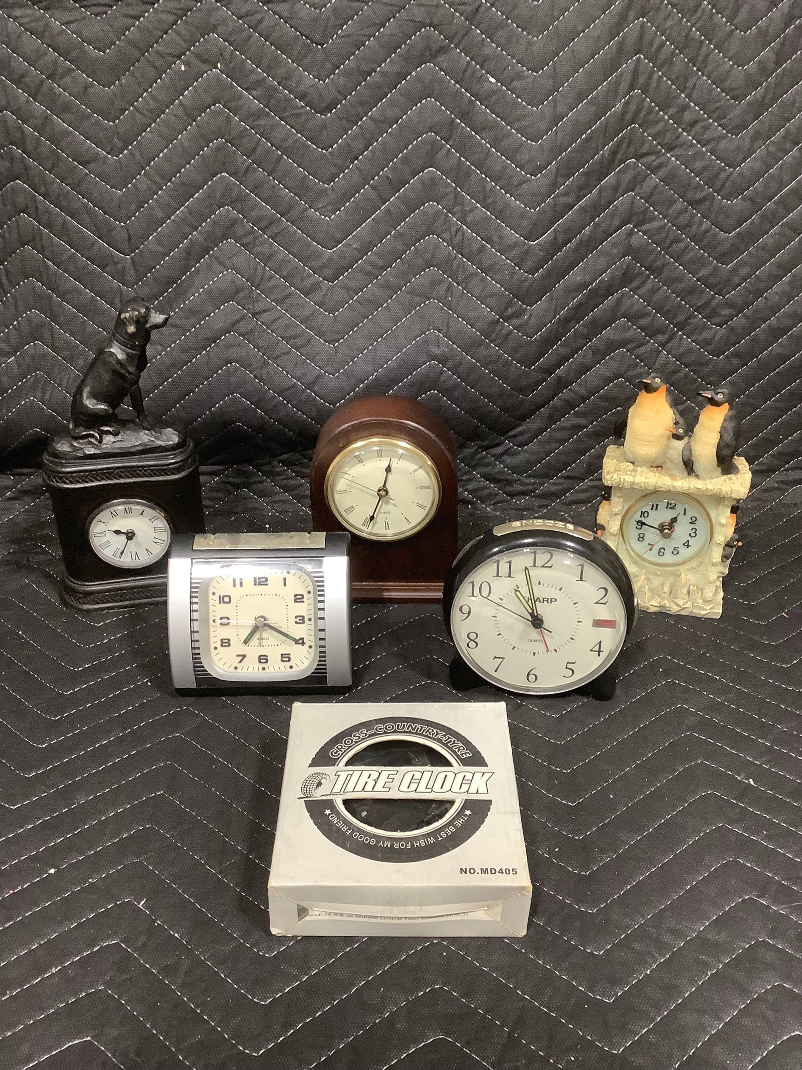 Various desk clocks(9.5in tallest): Various desk clocks(9.5in tallest)