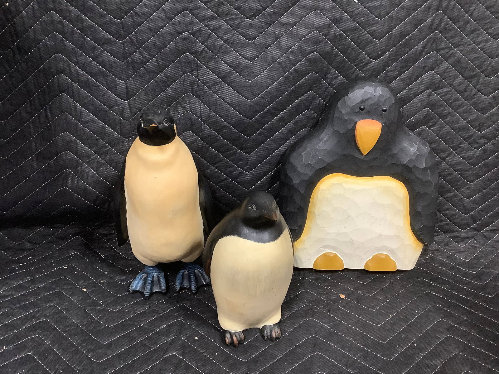 3 wooden folk art style penguins(tallest 10.5in): 3 wooden folk art style penguins(tallest 10.5in)