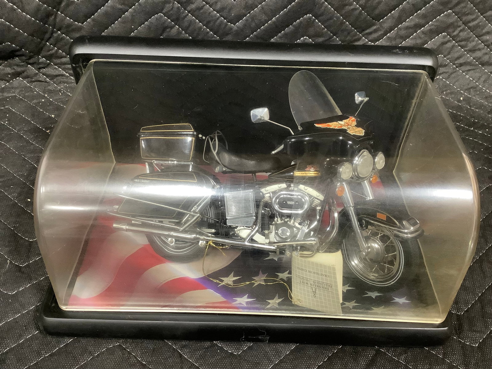 Harley Davidson Franklin Mint replica in display case (1 of 1)