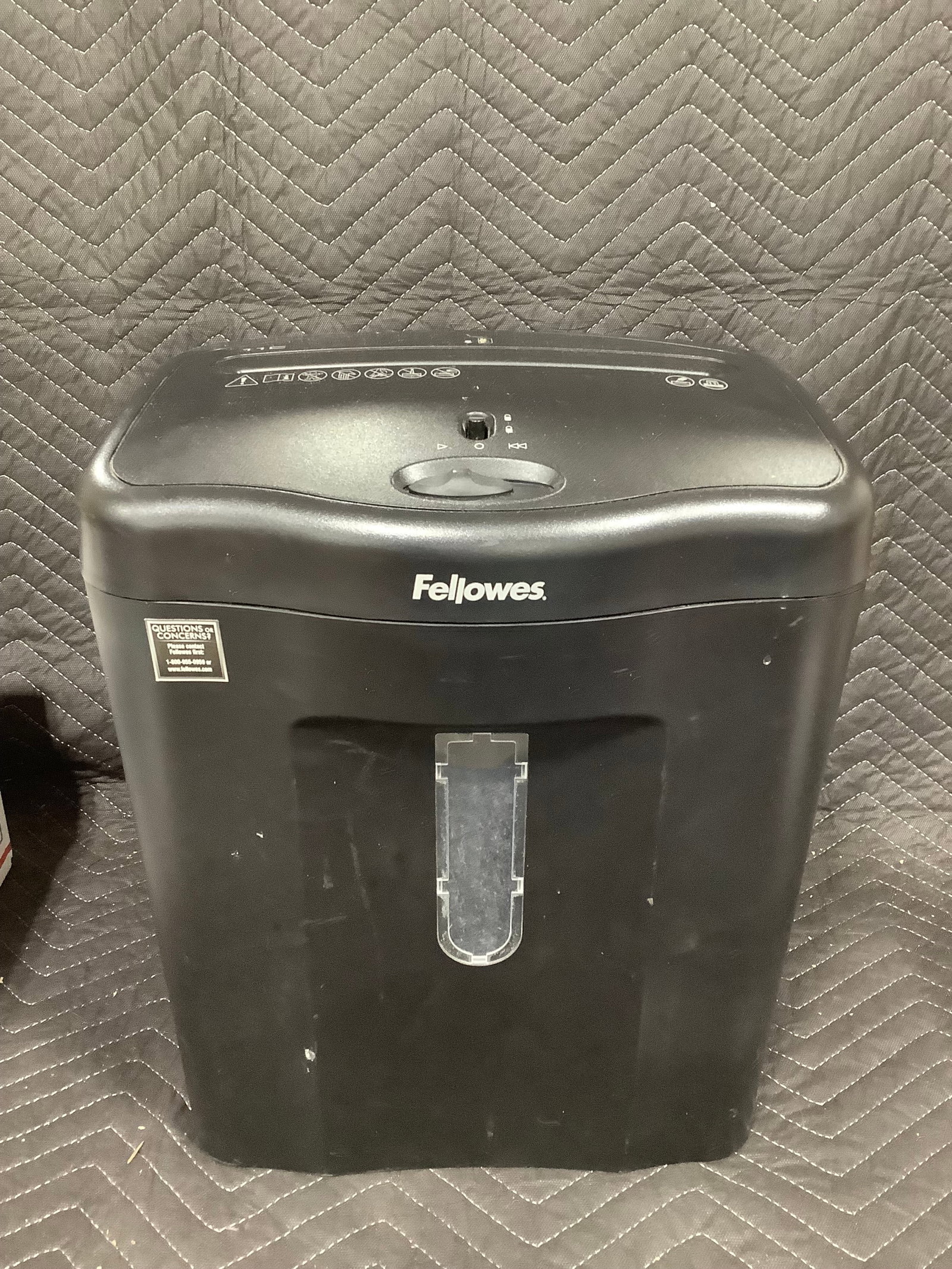 Fellowes paper shredder: Fellowes paper shredder