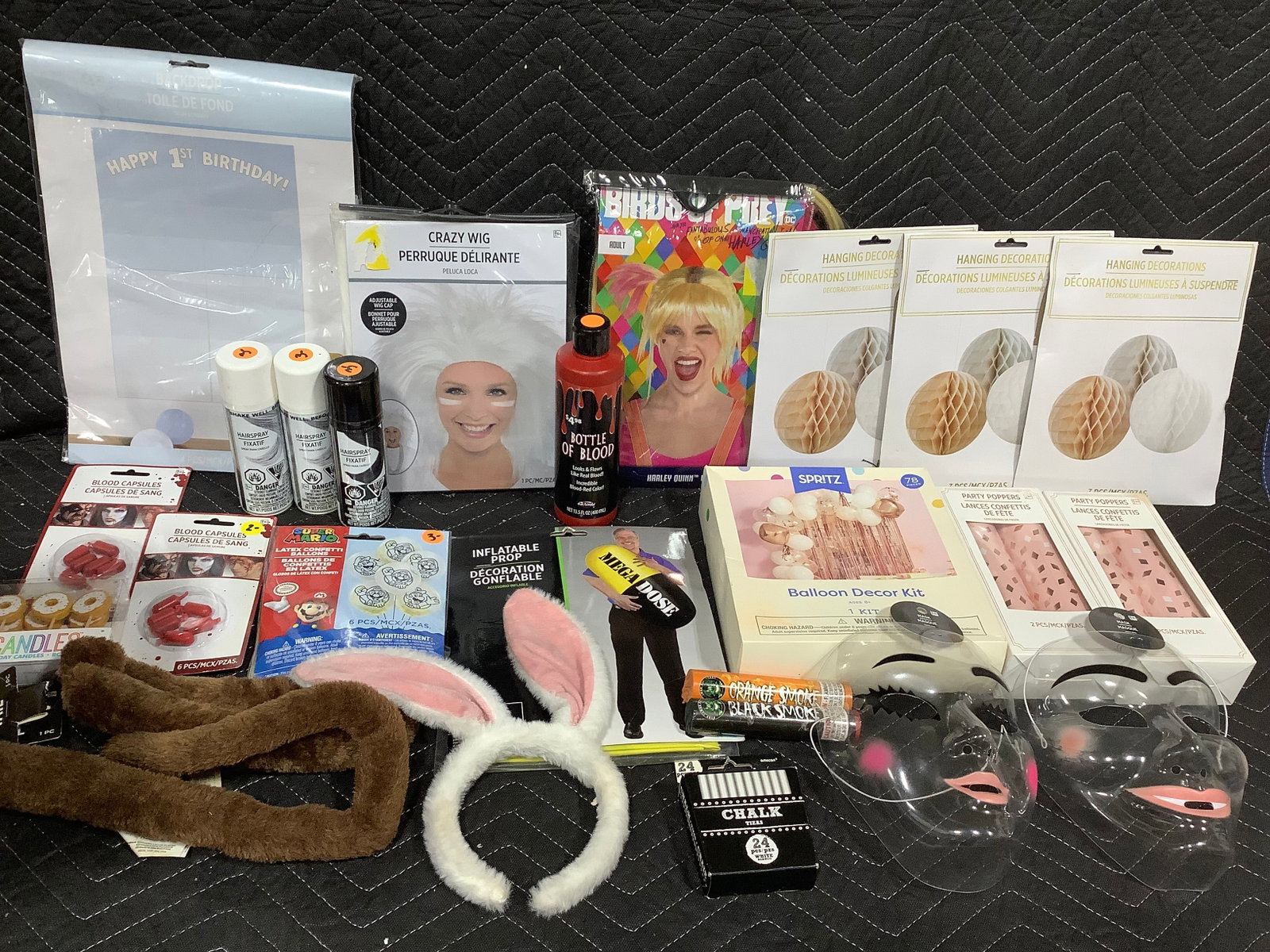Lot of various decorations(Harley Quinn, Super Mario Bros.,etc.): Lot of various decorations(Harley Quinn, Super Mario Bros.,etc.)