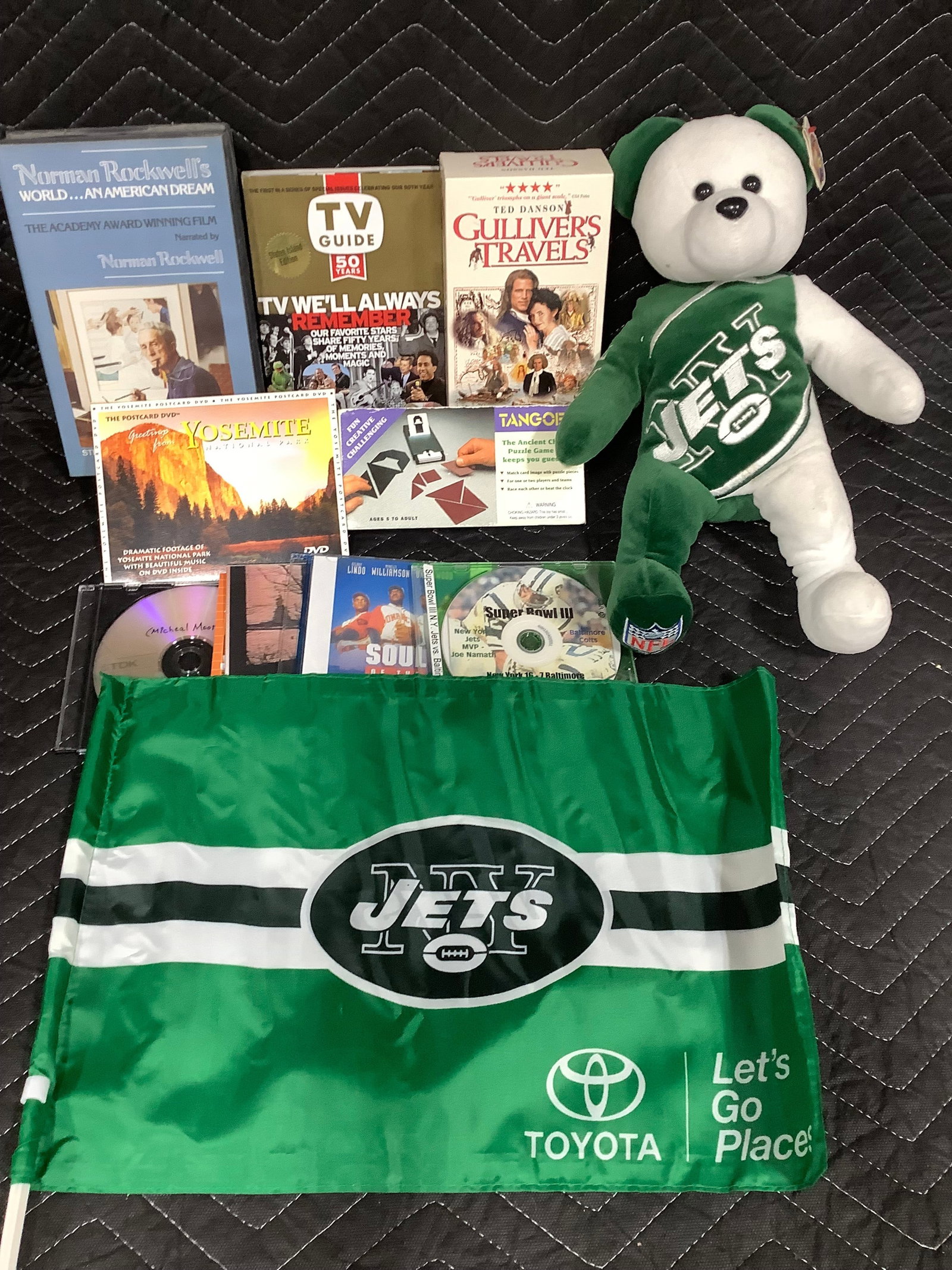 Various Books, NY Jets Doll, and Banner (11.5inx17.5in): Various Books, NY Jets Doll, and Banner (11.5inx17.5in)