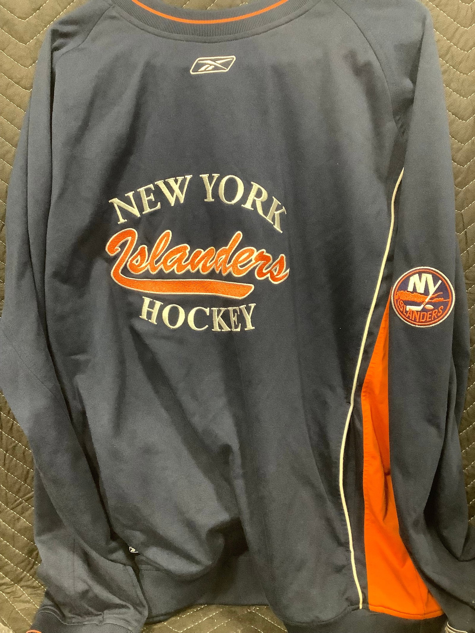 New York Islanders Hockey Crewneck: New York Islanders Hockey Crewneck
