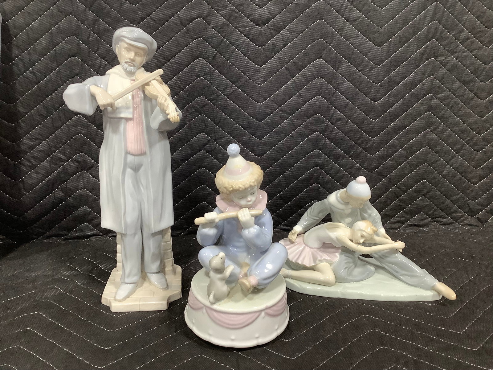 Porcelain statues(11in tallest): Porcelain statues(11in tallest)