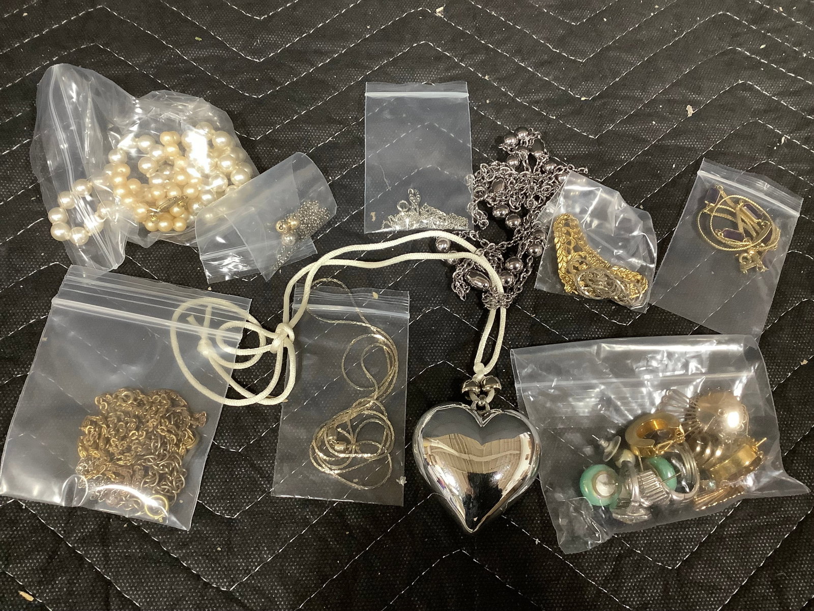 Lot of Vintage Costume Jewelry: Lot of Vintage Costume Jewelry