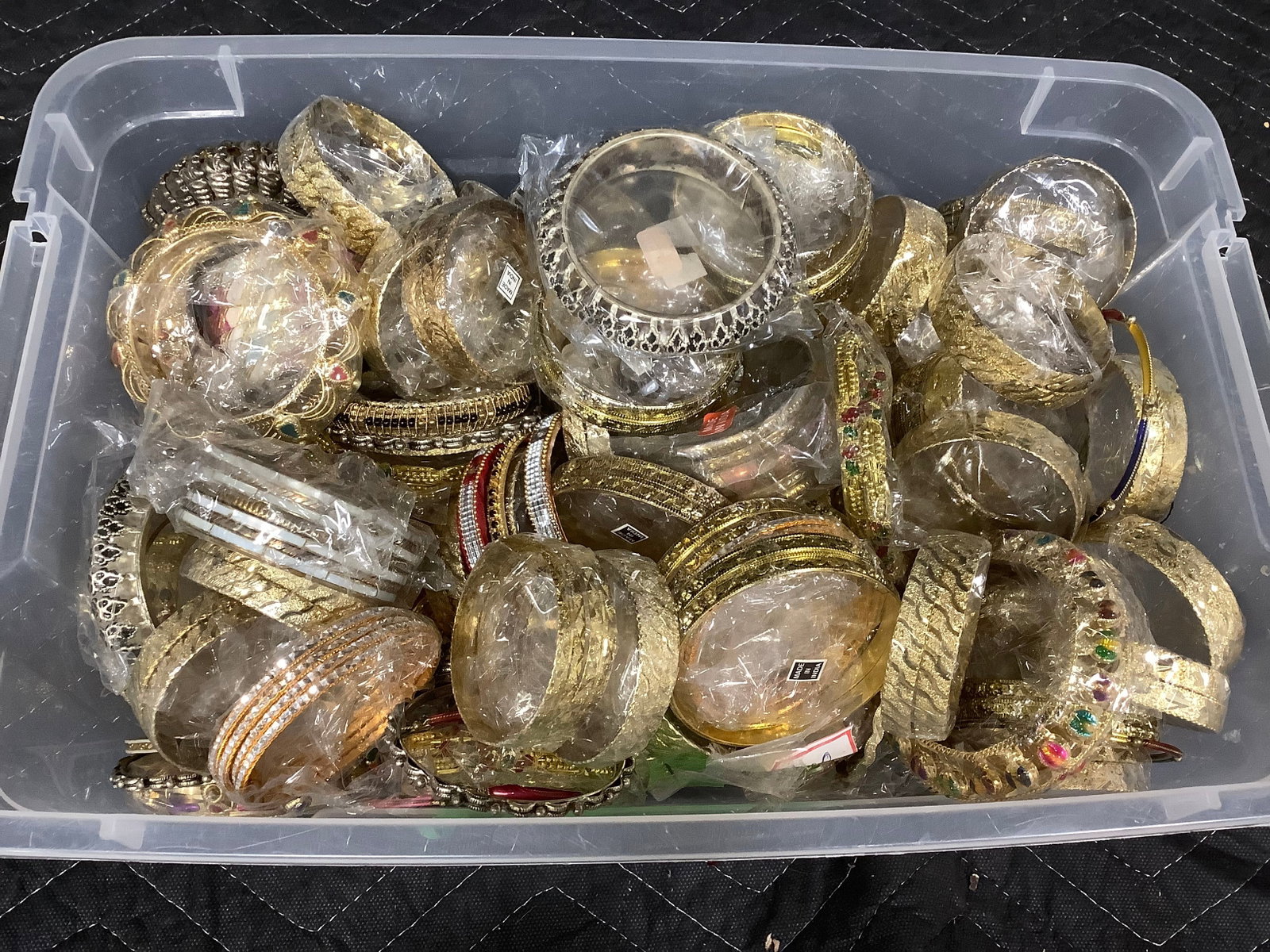 Lot of bangle bracelets (1 of 1)