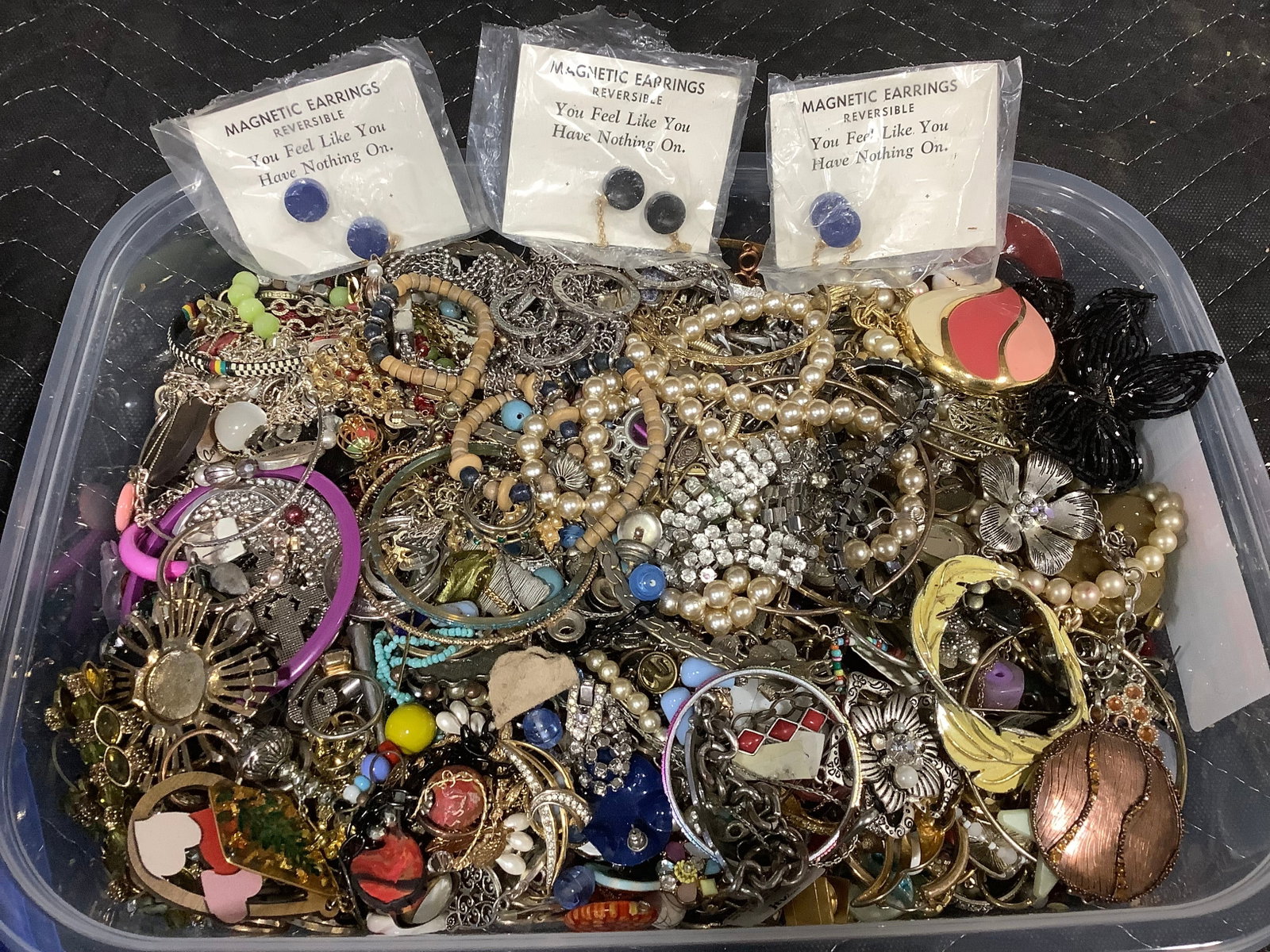 Costume jewelry: Costume jewelry