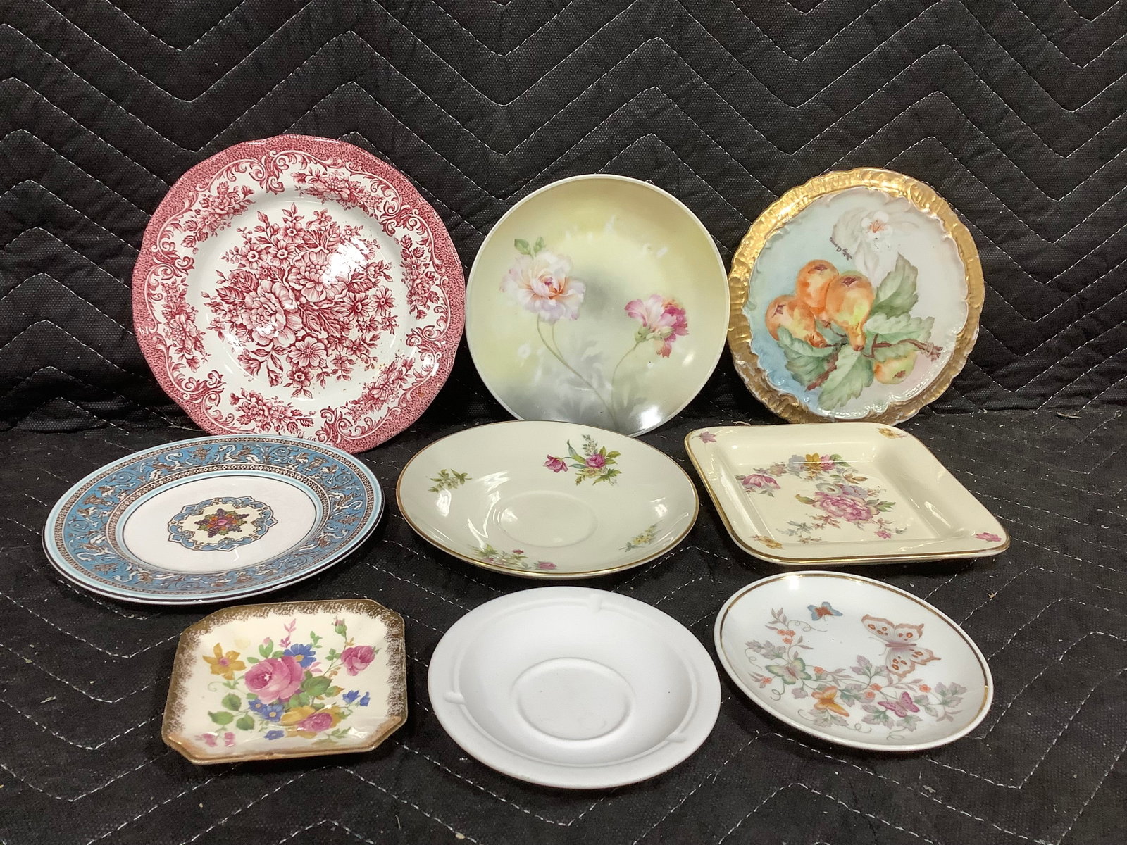 Various decorative plates: Various decorative plates