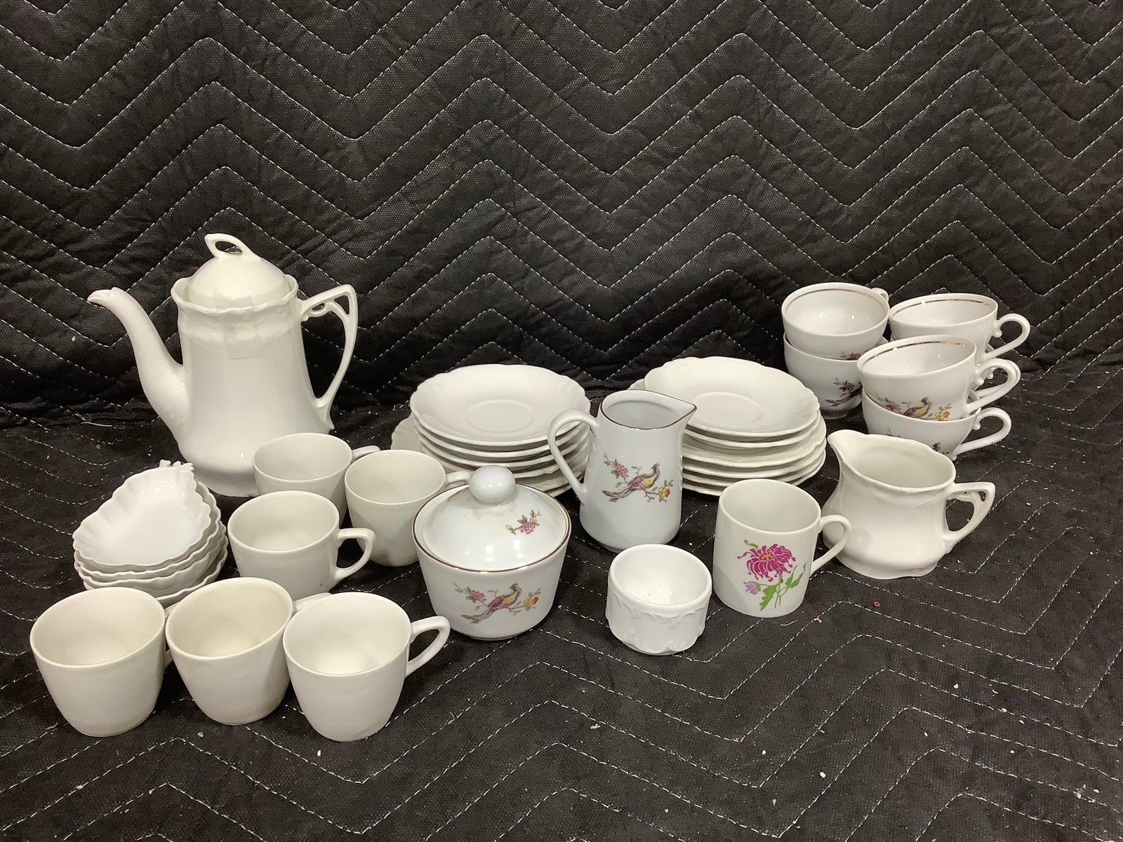Various tea set pieces (1 of 1)