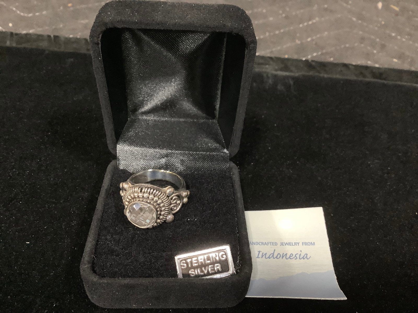 Artisan crafted sterling round 2.90 ct tw white topaz ring*new in package*(8): Artisan crafted sterling round 2.90 ct tw white topaz ring*new in package*(8)