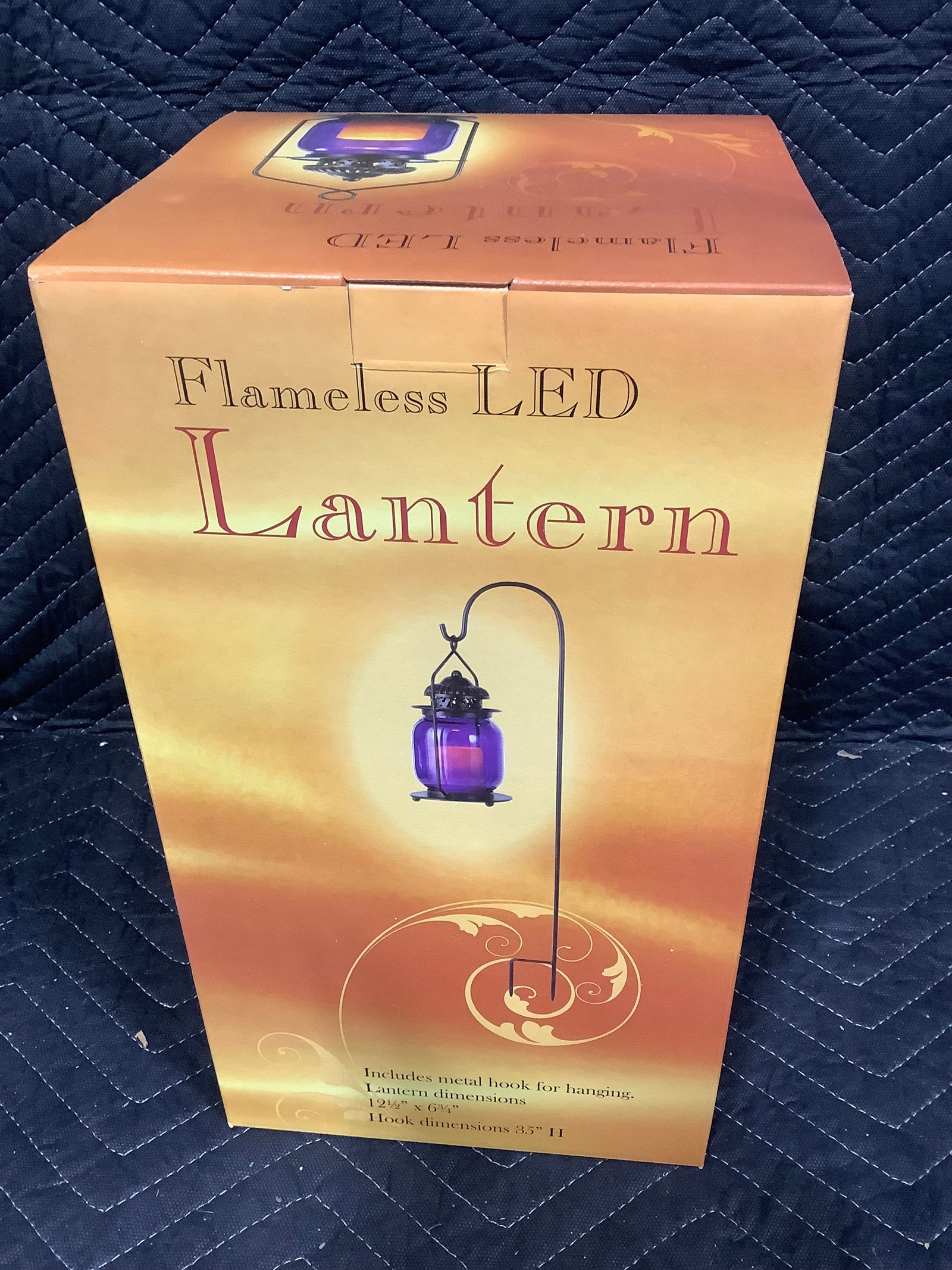 Flameless LED lantern with metal hook (1 of 1)