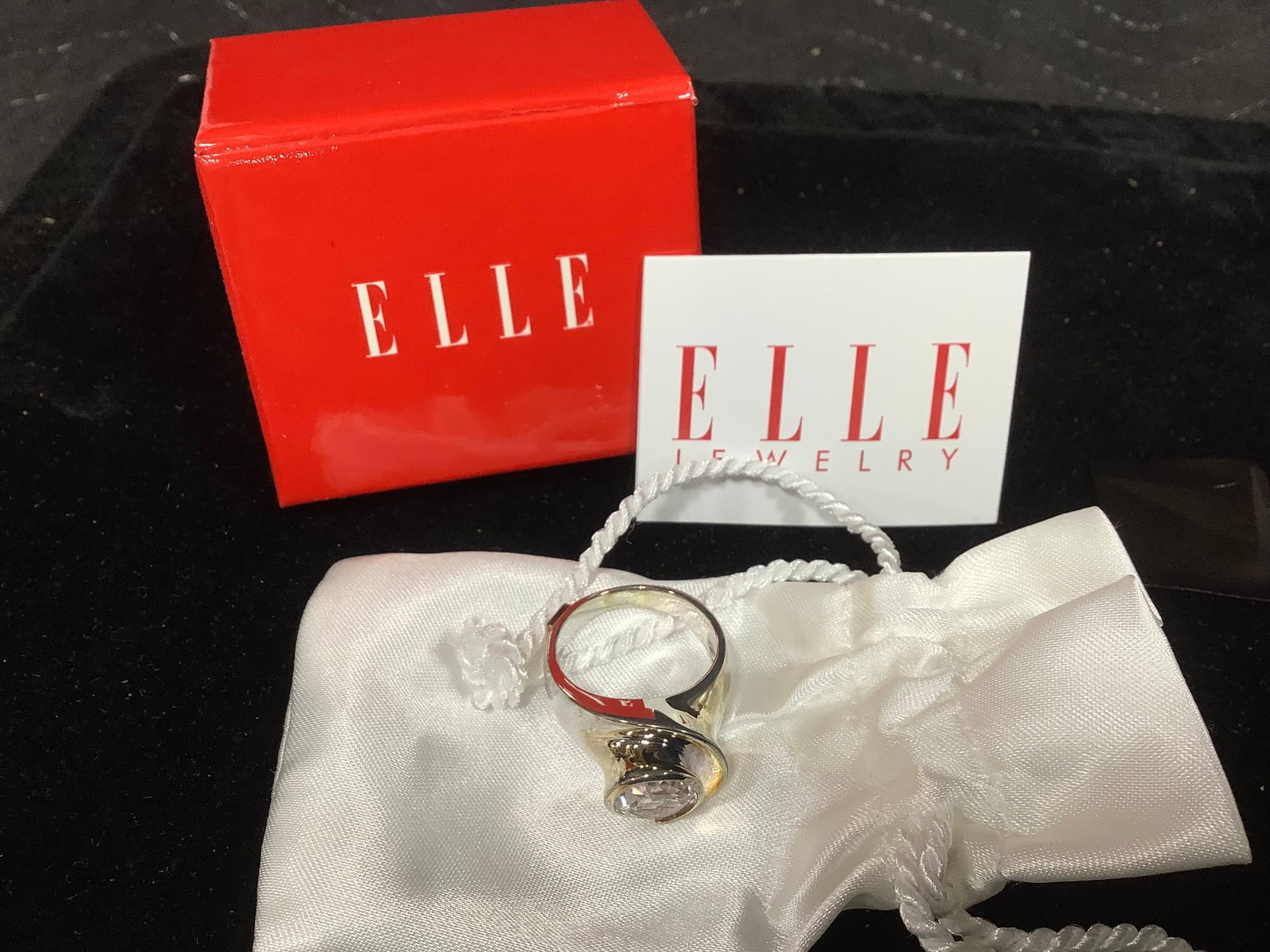 Elle sterling 2.00 ct round quartz swirl design ring *new in package*(size 8): Elle sterling 2.00 ct round quartz swirl design ring *new in package*(size 8)