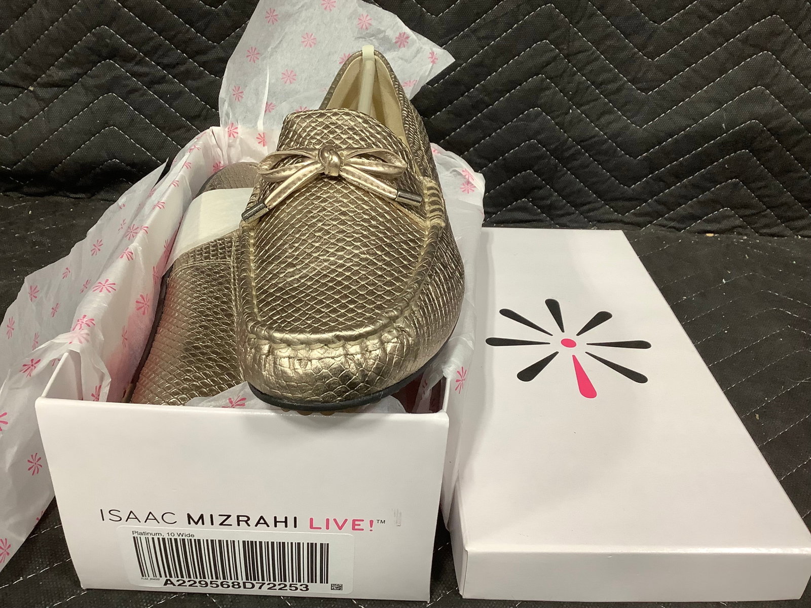 Isaac Mizrahi live python embossed leather moccasins new in box(platinum wide 10)*new in package*: Isaac Mizrahi live python embossed leather moccasins new in box(platinum wide 10)*new in package*