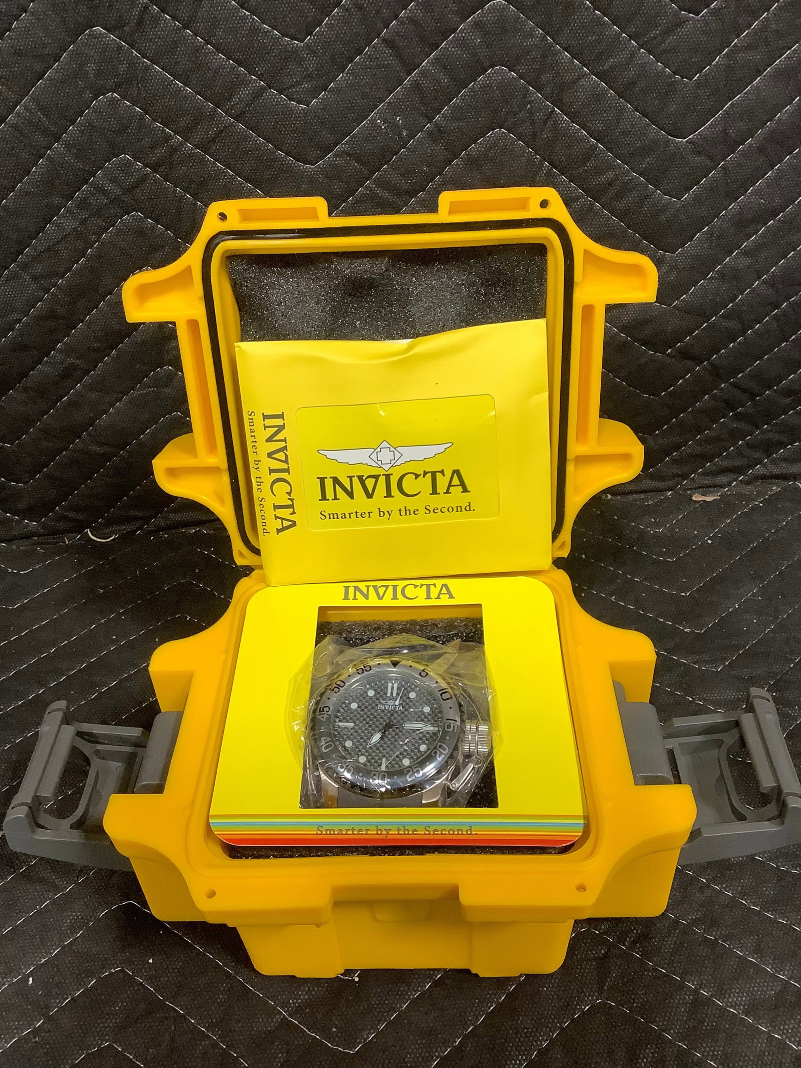 Invicta 50mm Pro Diver Medusa quartz strap watch*new in box* (1 of 1)