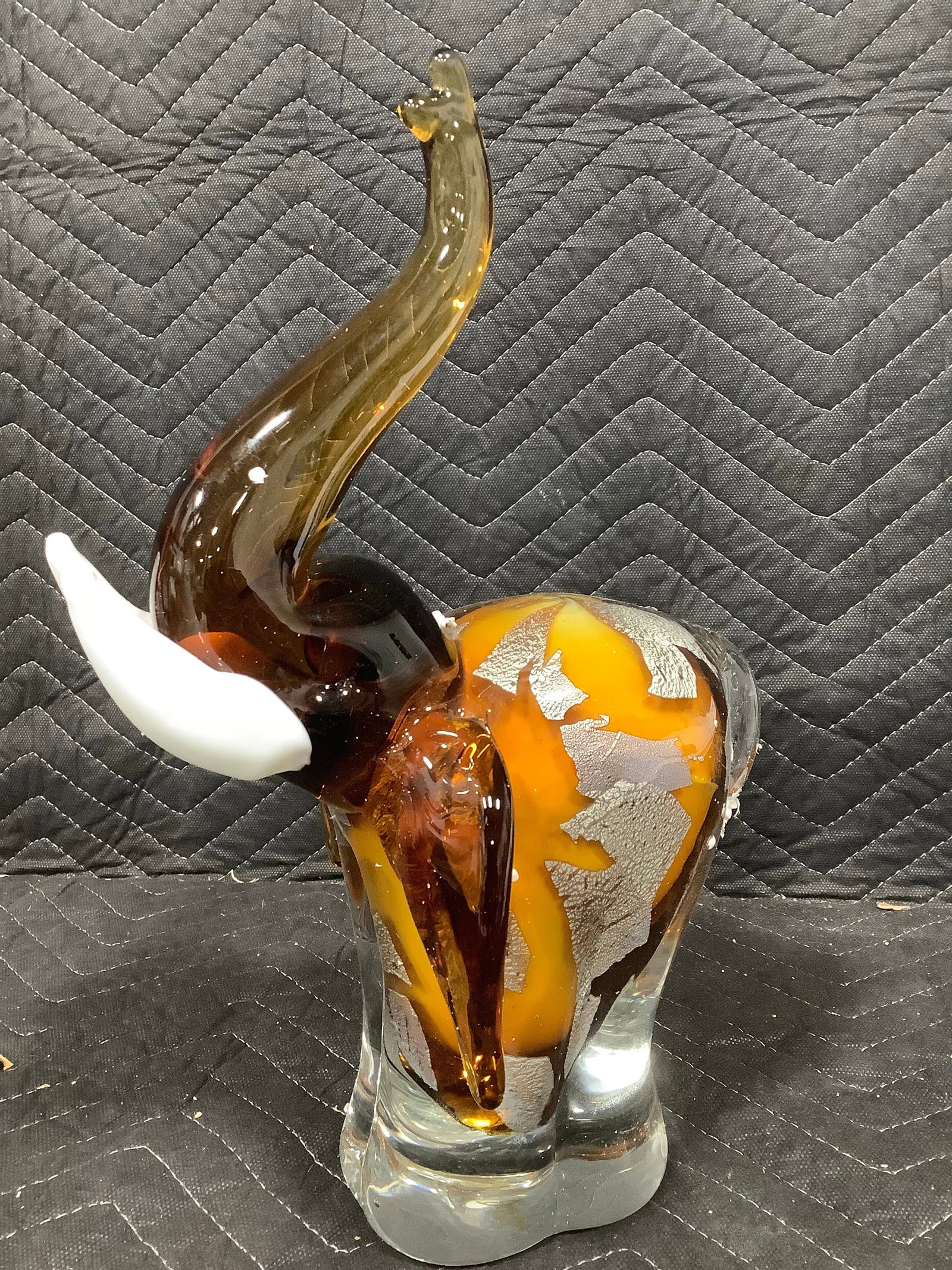 Dale Tiffany art glass elephant sculpture(13.5in tall): Dale Tiffany art glass elephant sculpture(13.5in tall)