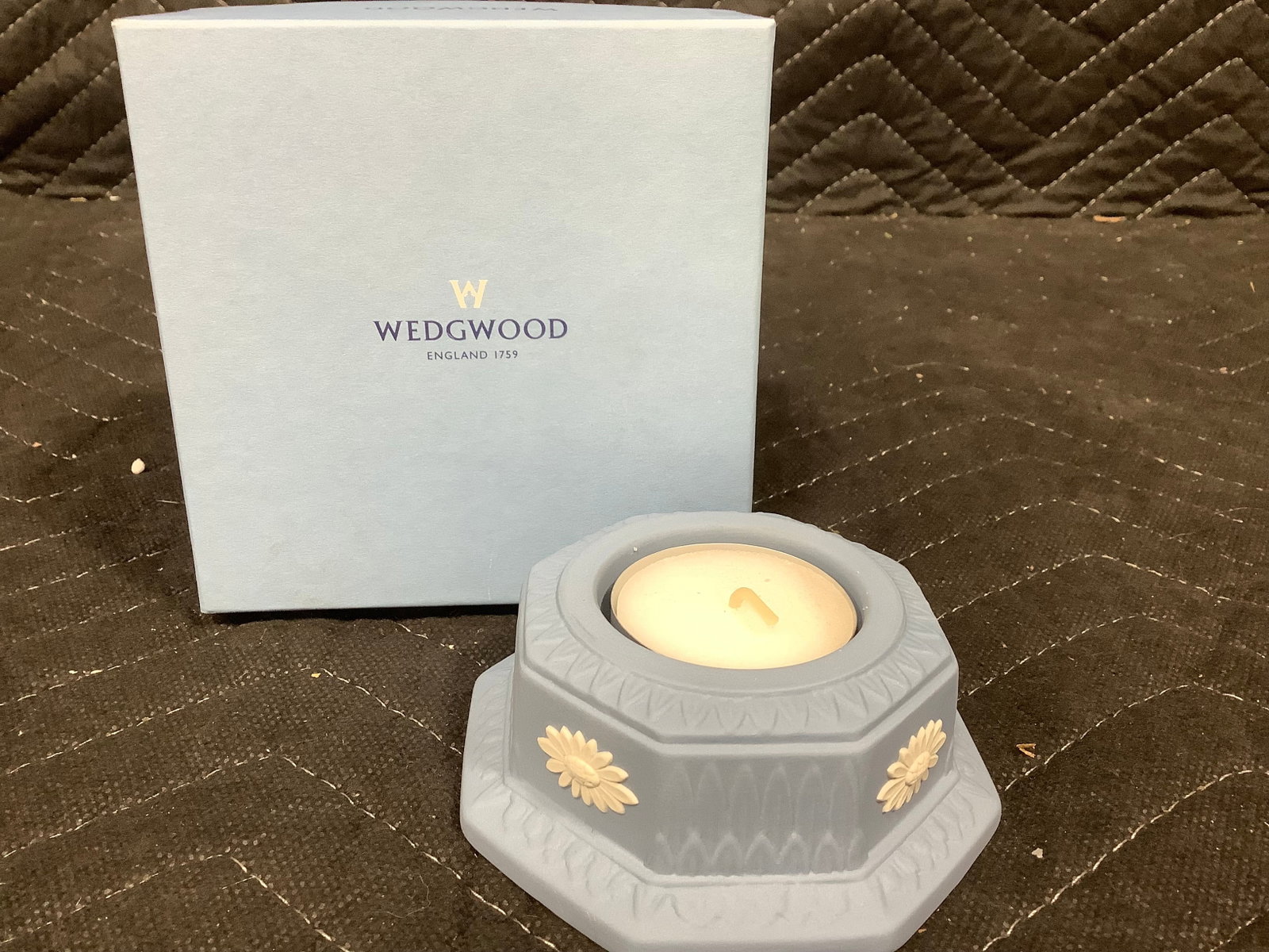 Wedgwood night light holder*new in box* (1 of 1)