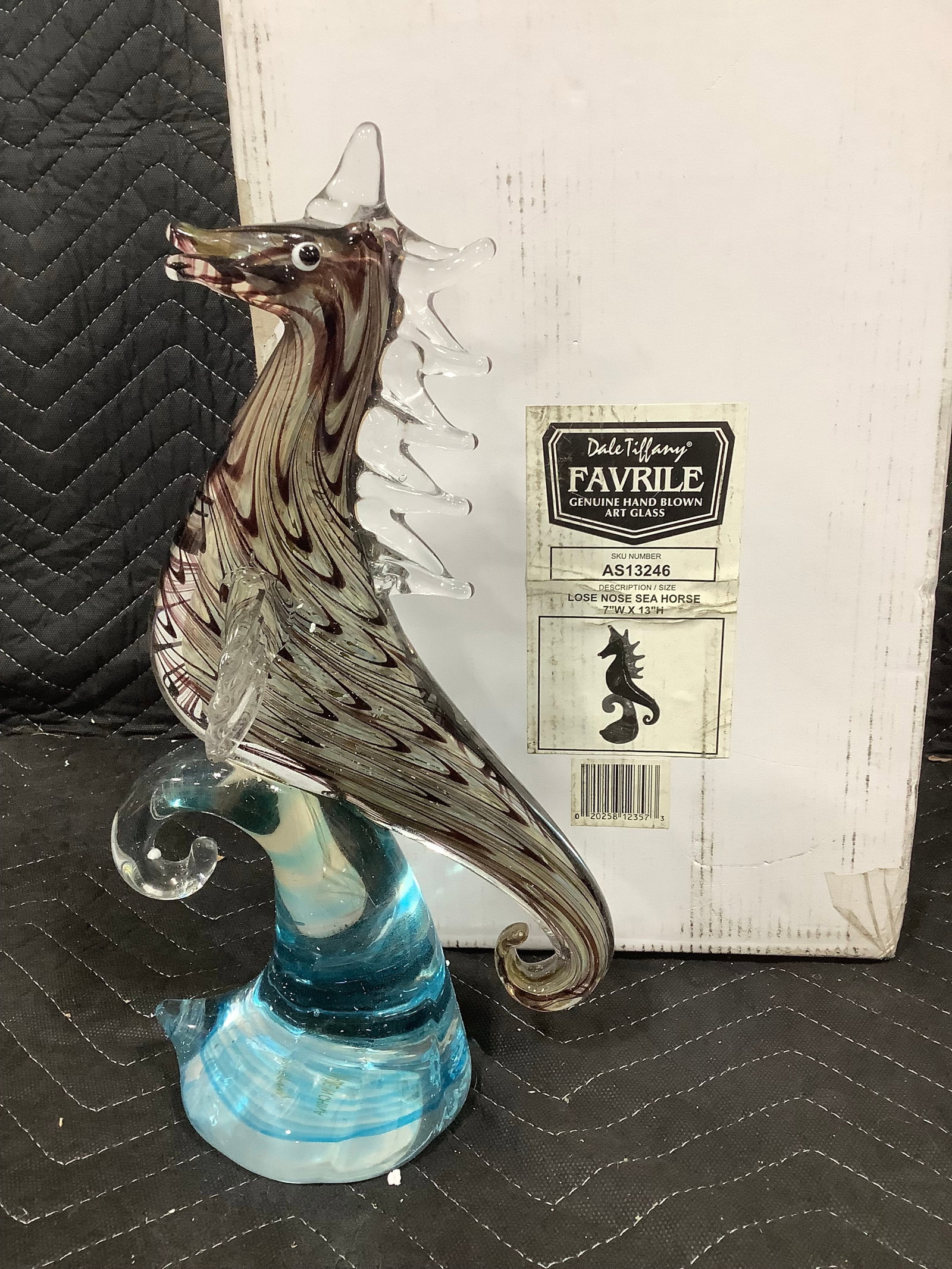 Dale Tiffany lose nose sea horse art glass sculpture(13.5in tall): Dale Tiffany lose nose sea horse art glass sculpture(13.5in tall)