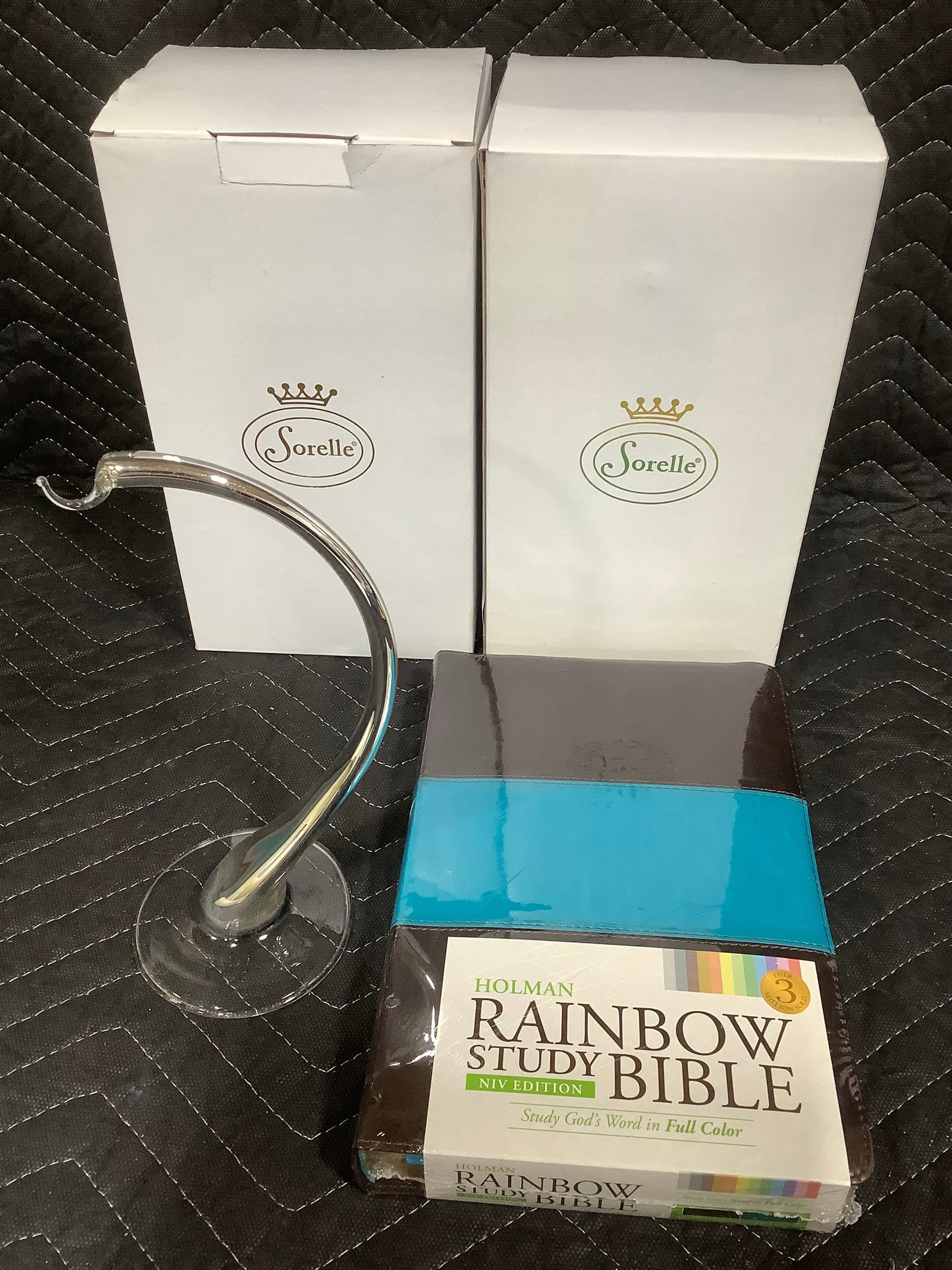 Sorelle set of 2 display stands(9in tall) and Holman rainbow study bible*all new in package*: Sorelle set of 2 display stands(9in tall) and Holman rainbow study bible*all new in package*