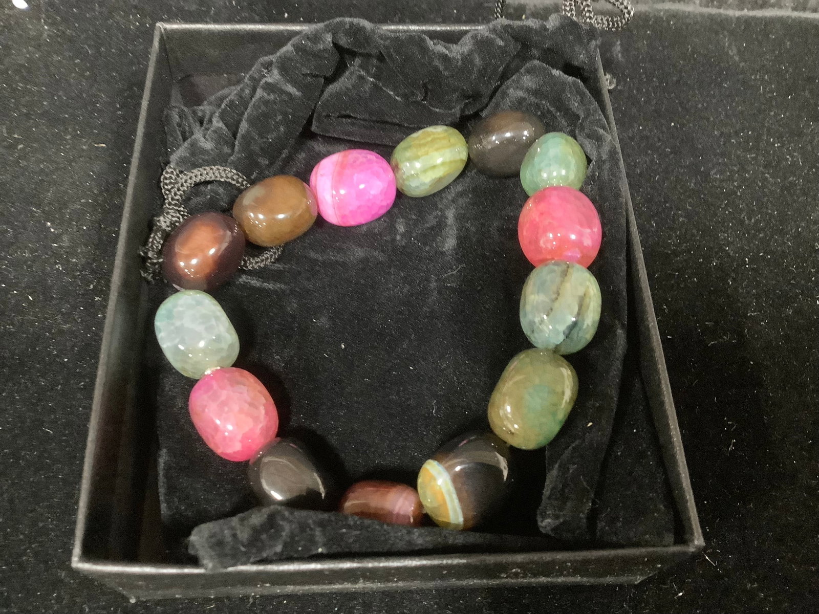 Gemstone bracelet in case: Gemstone bracelet in case