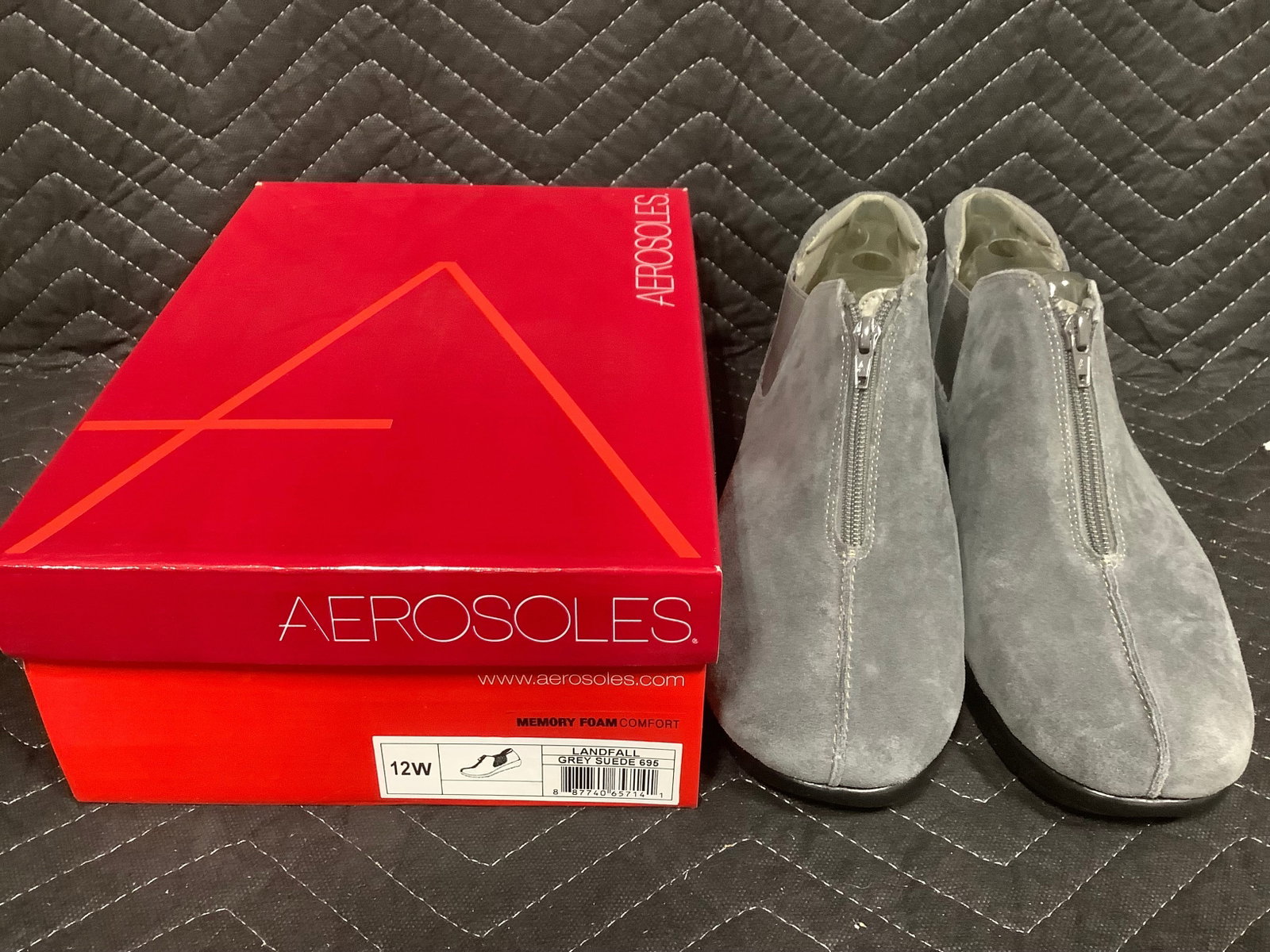 Aerosoles stitch n turn leather ankle grey suede shoes*new in package*(12 wide): Aerosoles stitch n turn leather ankle grey suede shoes*new in package*(12 wide)