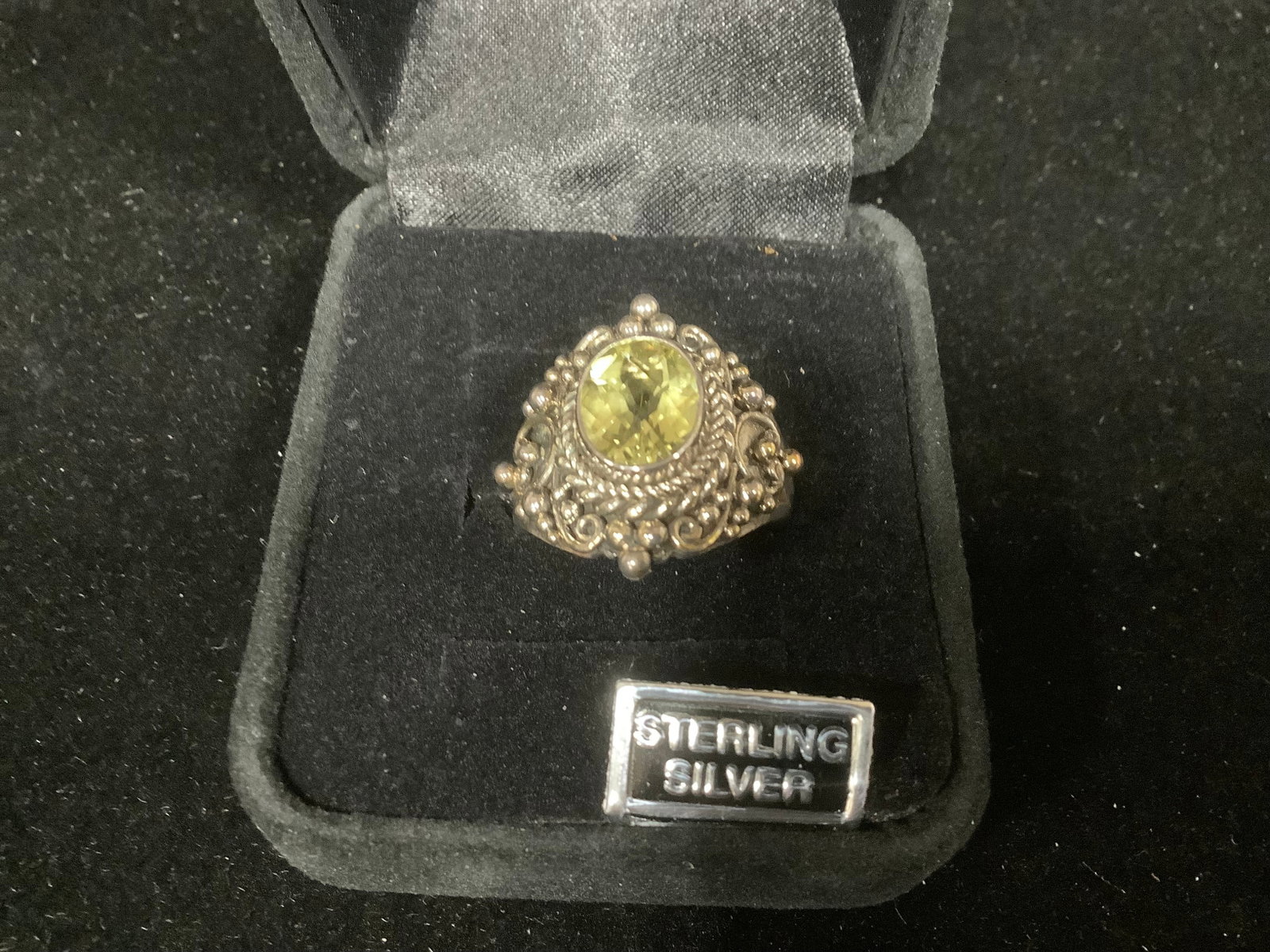 Artisan crafted sterling 1.80ct tw limon quartz ring*new in package*(8): Artisan crafted sterling 1.80ct tw limon quartz ring*new in package*(8)
