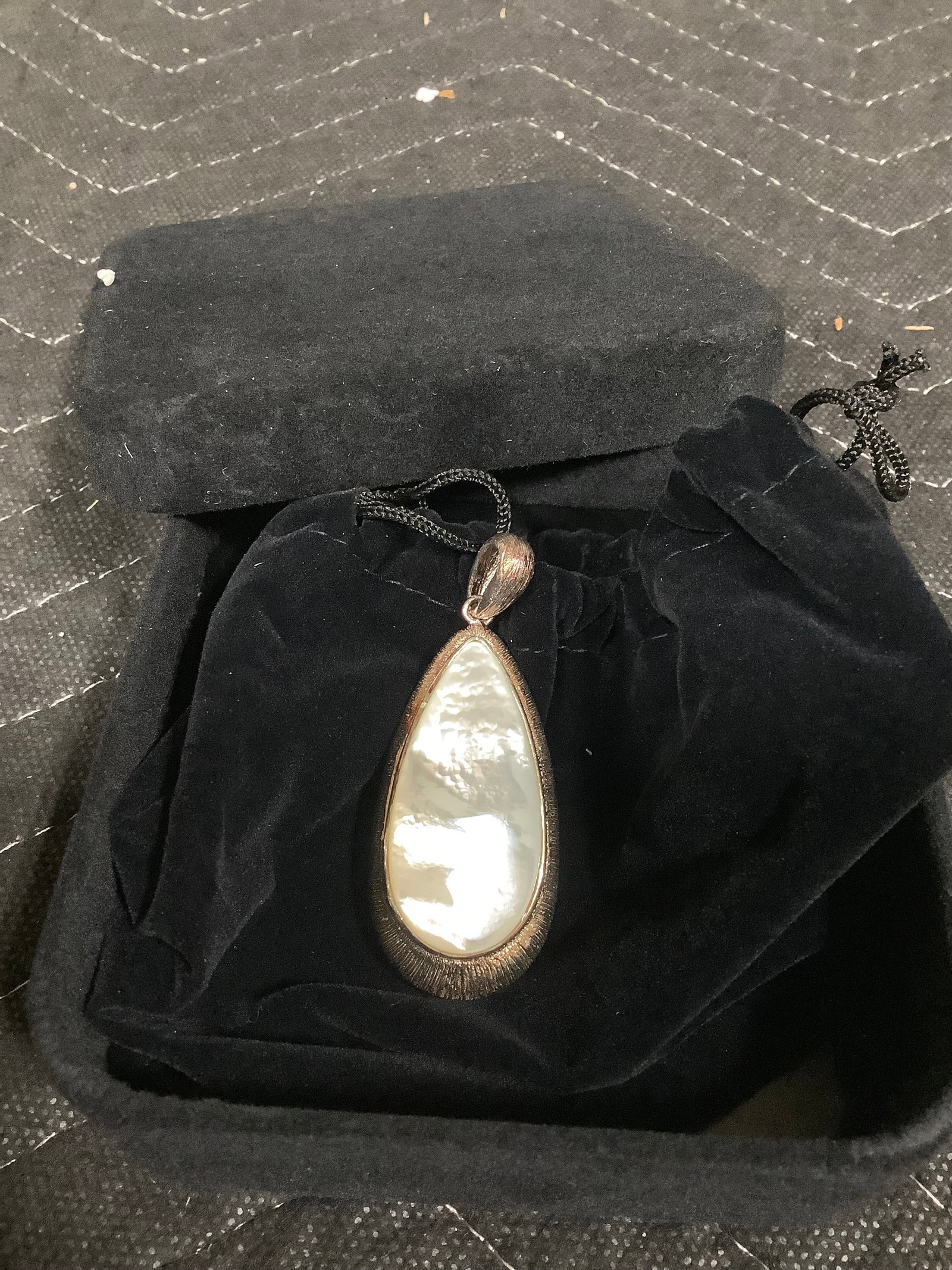 Sterling mother of pearl pendant: Sterling mother of pearl pendant