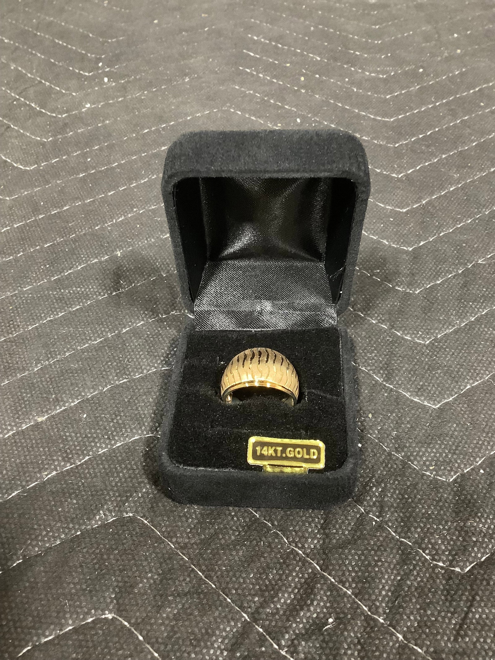 Diamond cut & satin finish domed base ring 14k(8): Diamond cut & satin finish domed base ring 14k(8)