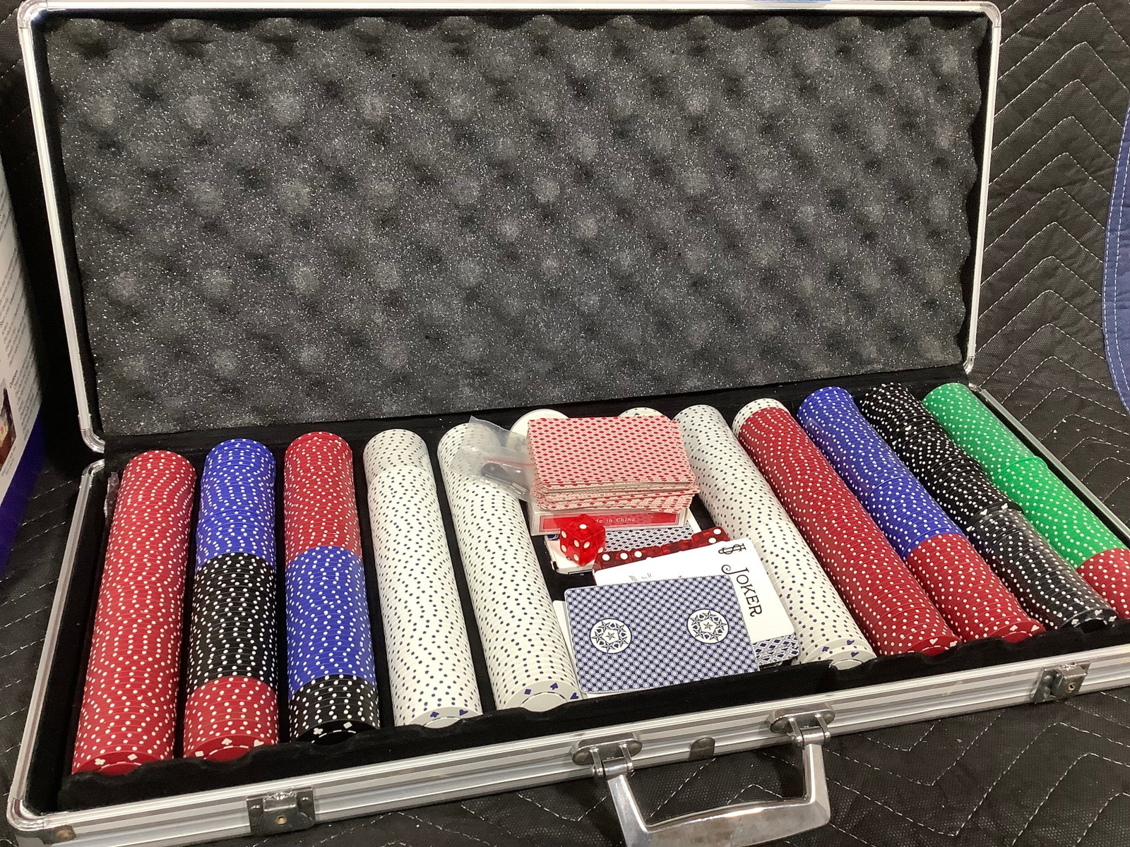 Large poker chip set: Large poker chip set