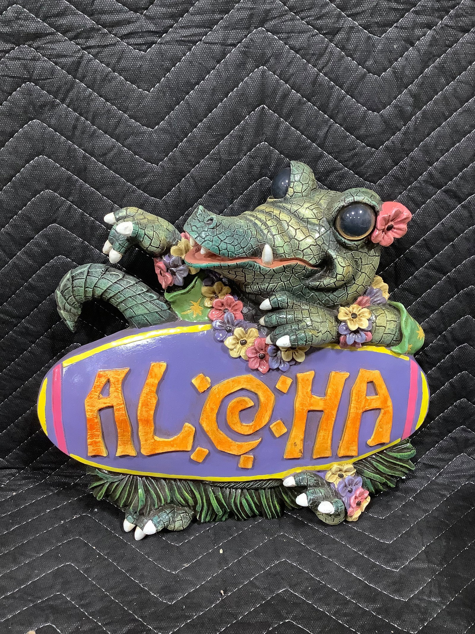 Aloha alligator 3D resin wall hanging(12inx12.25in): Aloha alligator 3D resin wall hanging(12inx12.25in)