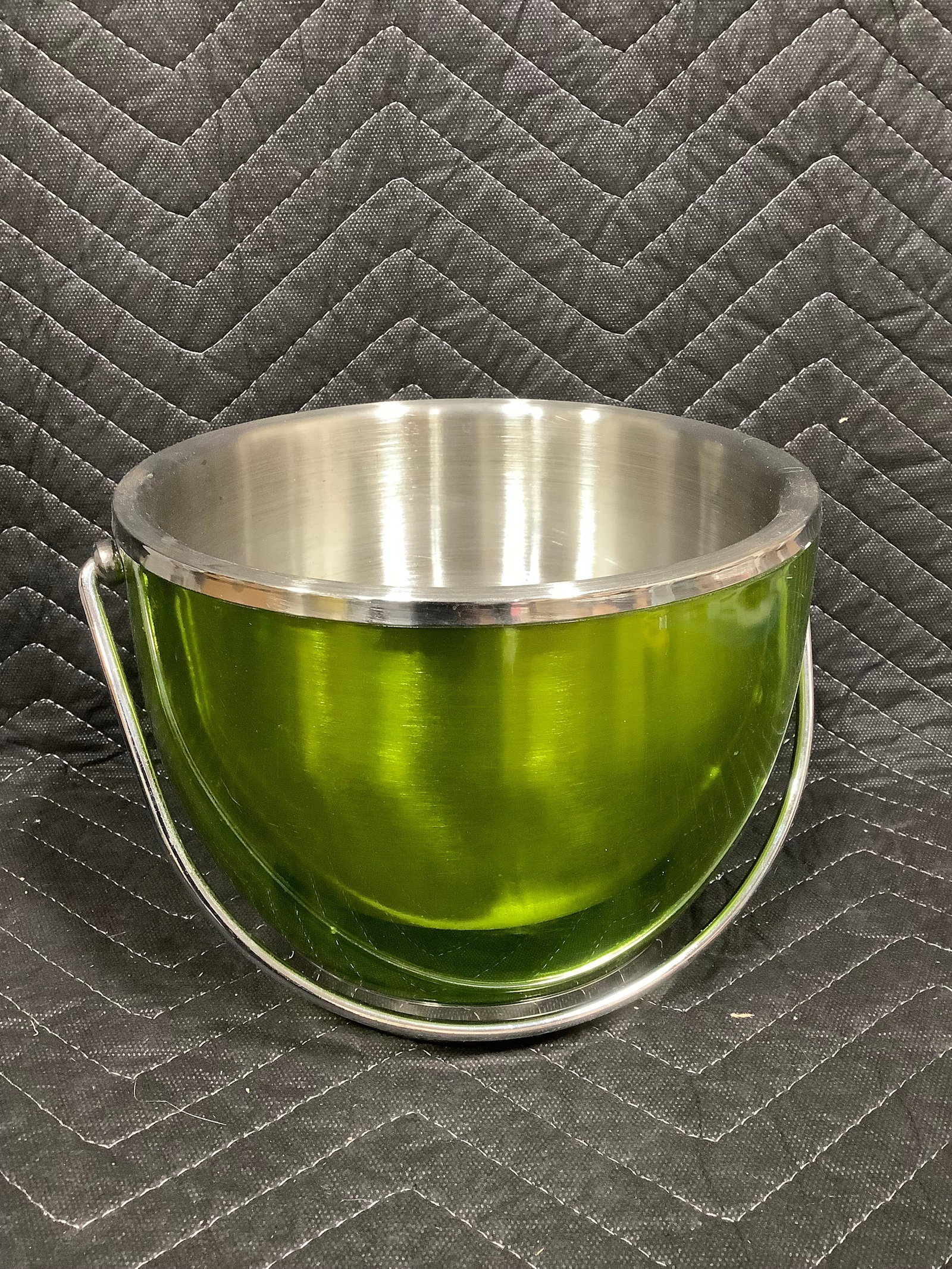 Green Hyatt Place ice bucket(no lid, stainless interior-6.5in tall): Green Hyatt Place ice bucket(no lid, stainless interior-6.5in tall)