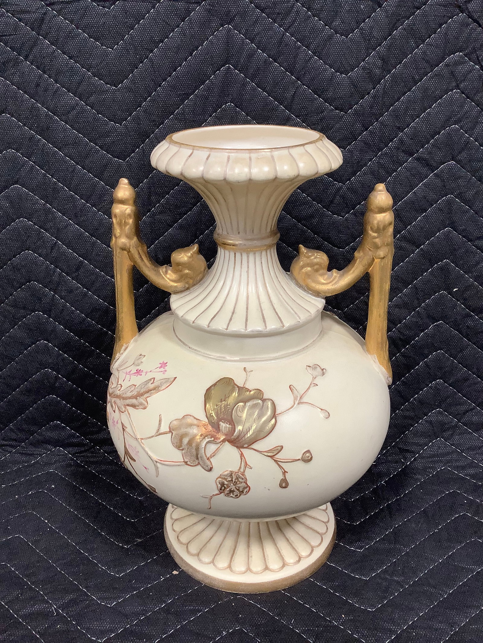Vintage Royal Devon ornate vase(11.5in tall): Vintage Royal Devon ornate vase(11.5in tall)
