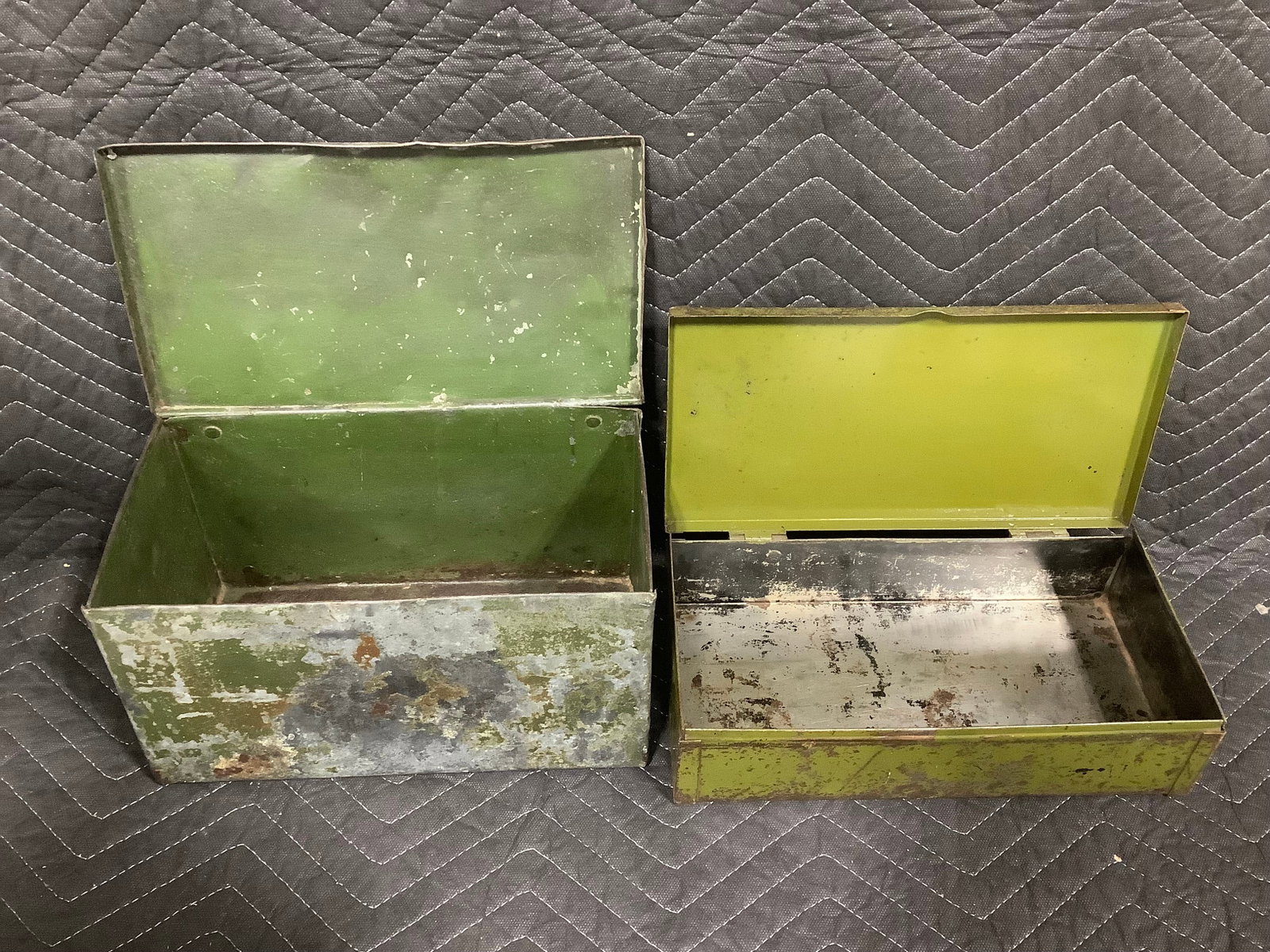 Vintage metal containers(largest 11.5inx6.5inx6.5in): Vintage metal containers(largest 11.5inx6.5inx6.5in)