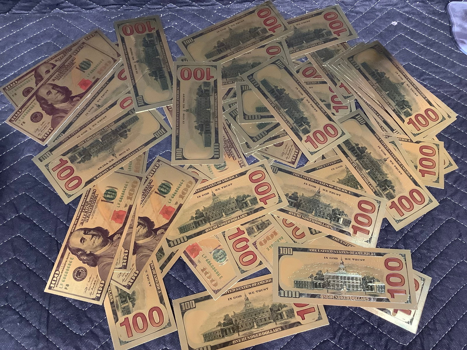 Gold foil replica banknotes: Gold foil replica banknotes