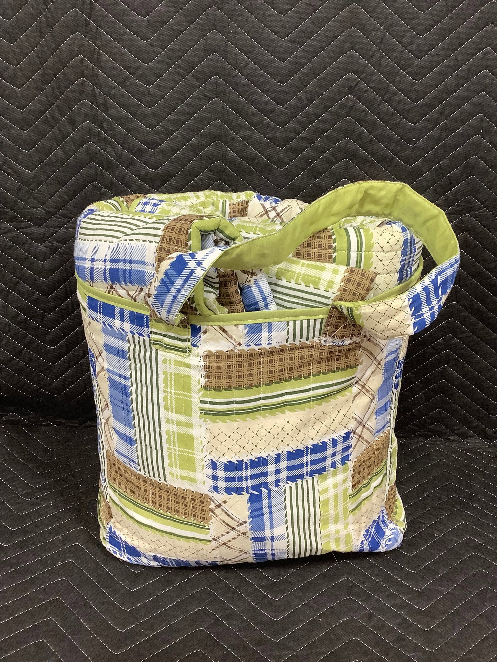Quilt(90inx100in)with 2 king shams and carry bag: Quilt(90inx100in)with 2 king shams and carry bag