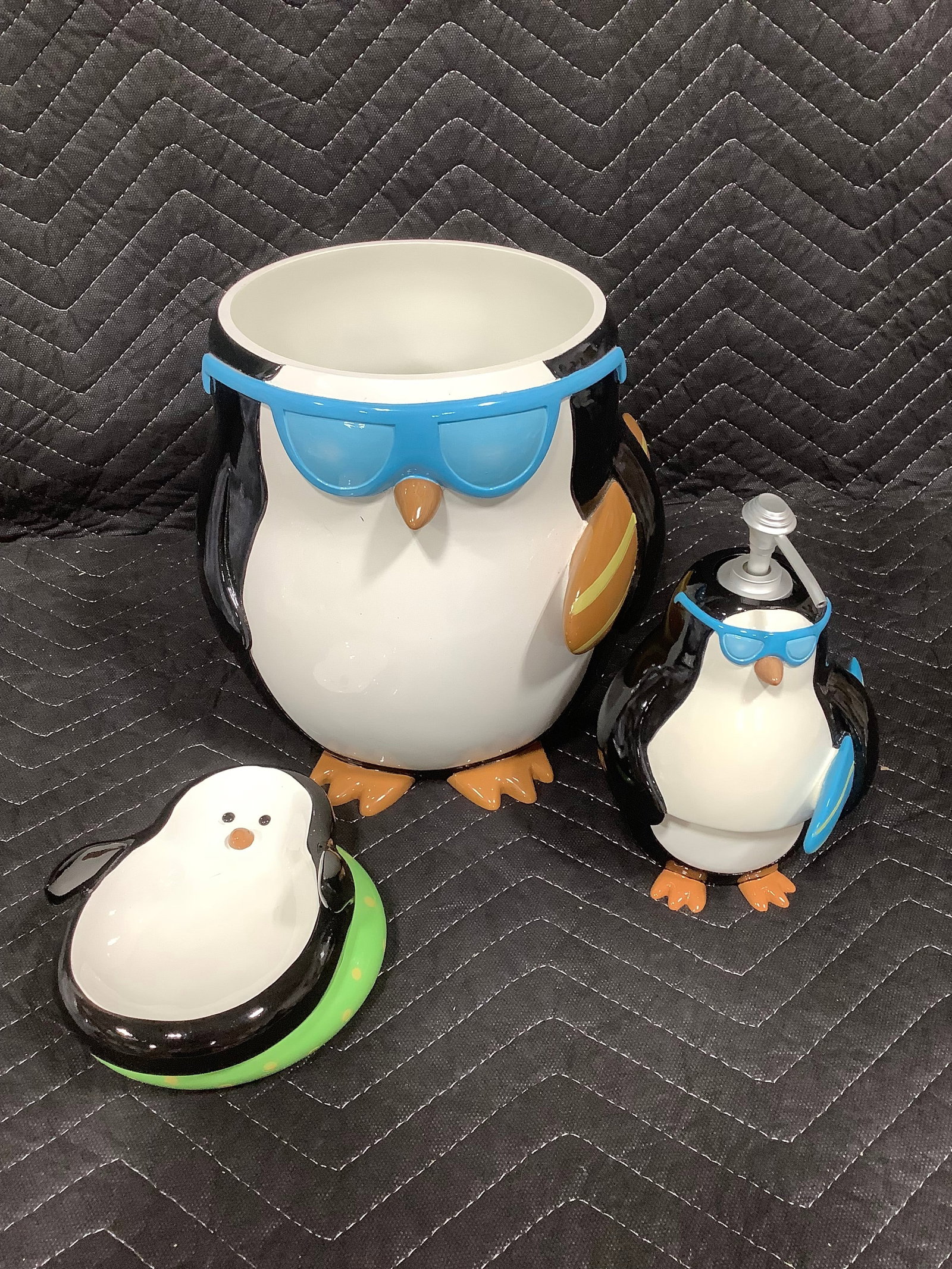 Penguin bathroom set(soap dispenser, soap dish, and trash can(9in tall) (1 of 1)