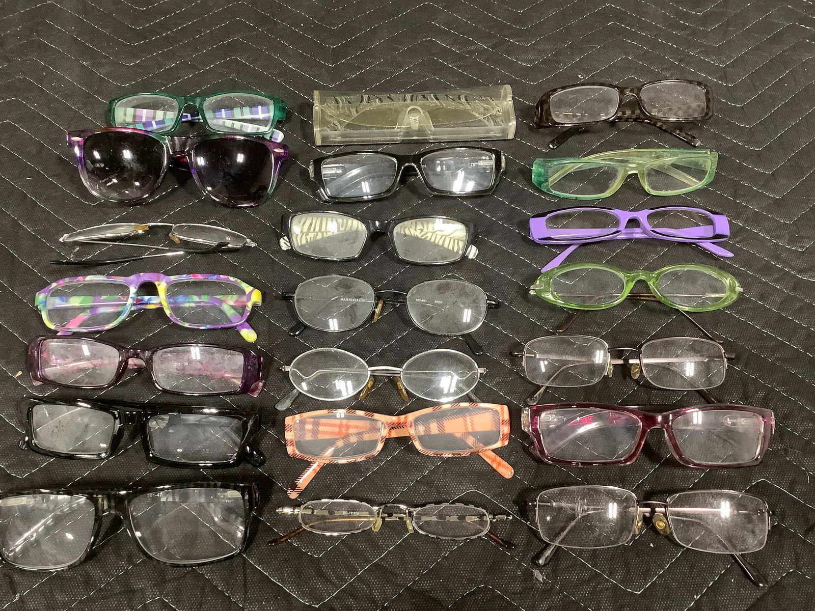 Reading glasses: Reading glasses
