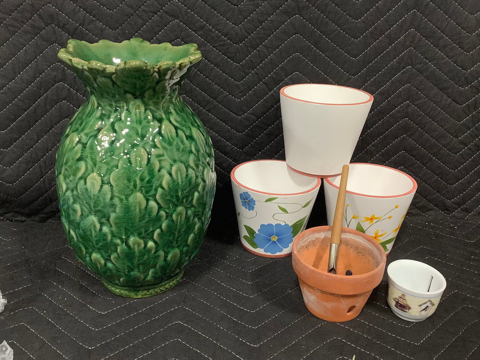 Planter pots and green glossed vase: Planter pots and green glossed vase