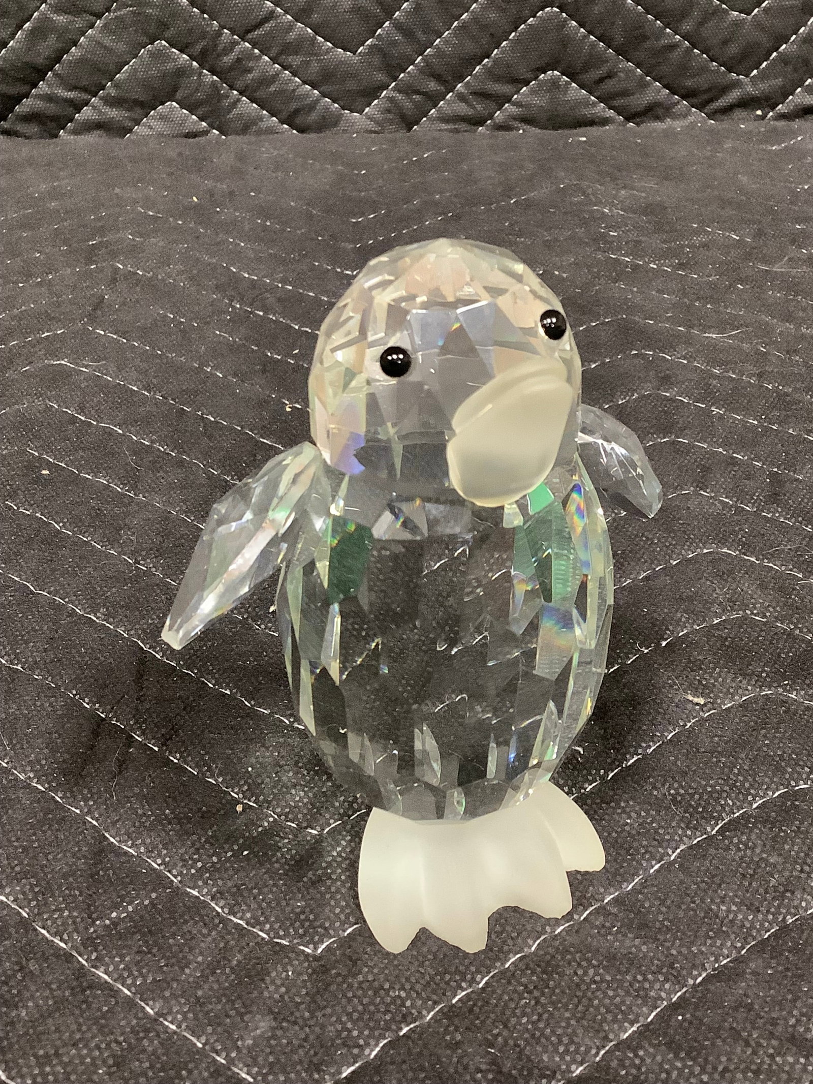 Swarovski mid 1980s crystal penguin with frosted beak and feet(4.5in tall): Swarovski mid 1980s crystal penguin with frosted beak and feet(4.5in tall)