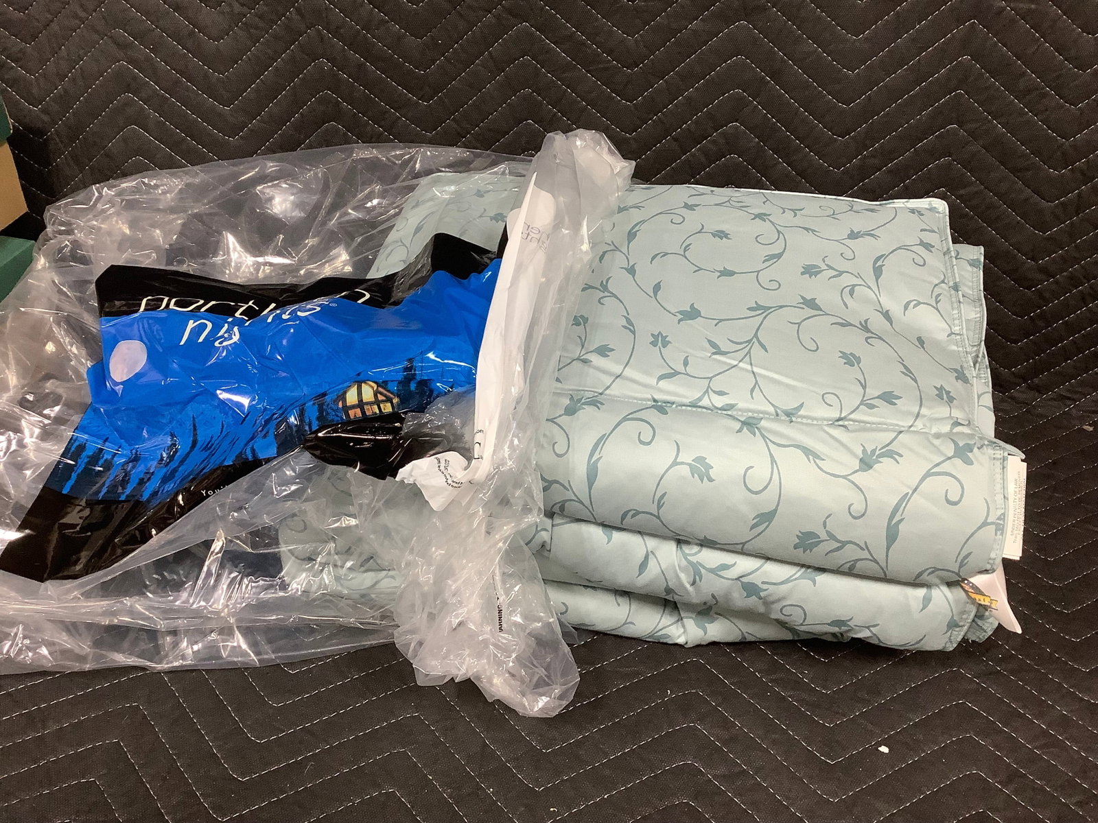 Northern Nights oversized cozy throw*new in package*: Northern Nights oversized cozy throw*new in package*