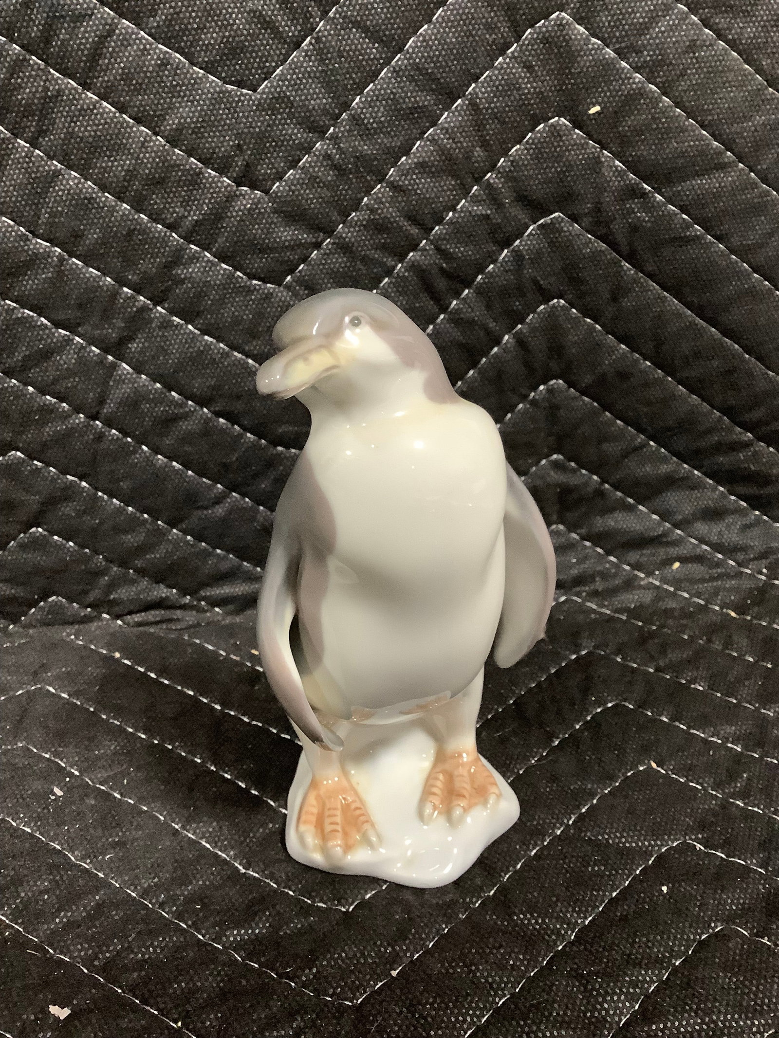 1984 glazed porcelain penguin made in Spain sculptor:Fulgencio Garcia(6in tall): 1984 glazed porcelain penguin made in Spain sculptor:Fulgencio Garcia(6in tall)