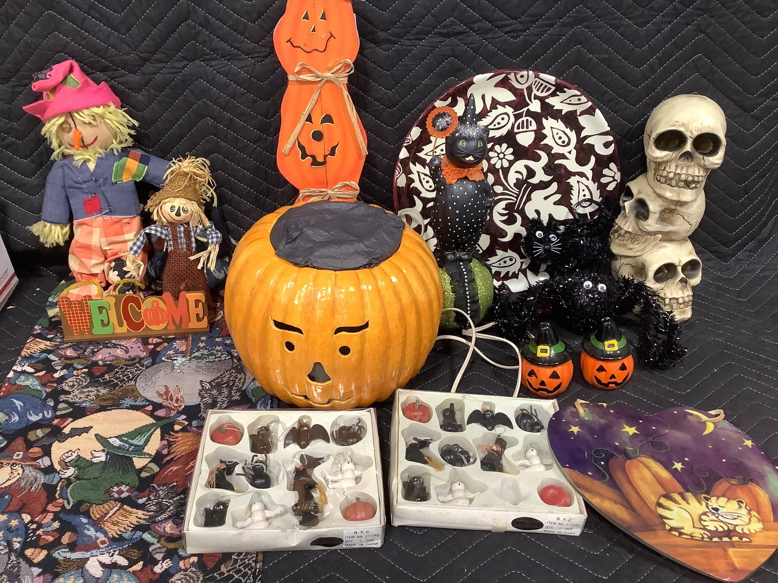 Lot of halloween decor (1 of 1)