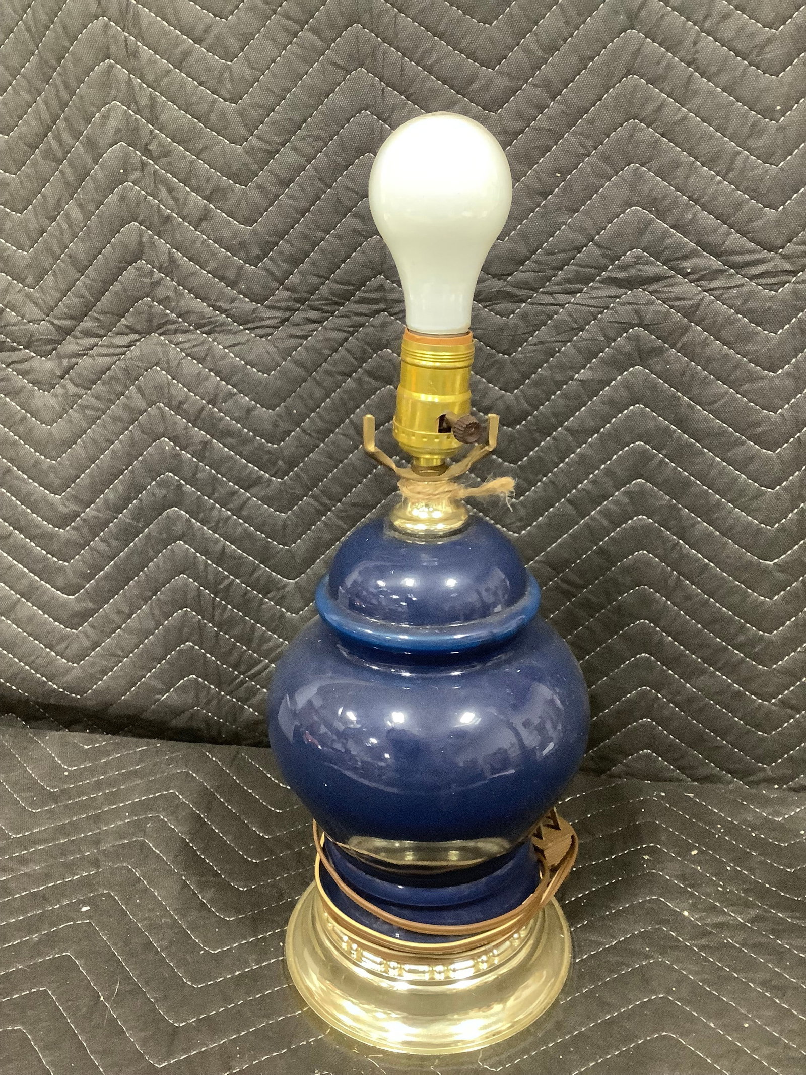 Small navy blue ginger jar style lamp(17.5in tall): Small navy blue ginger jar style lamp(17.5in tall)