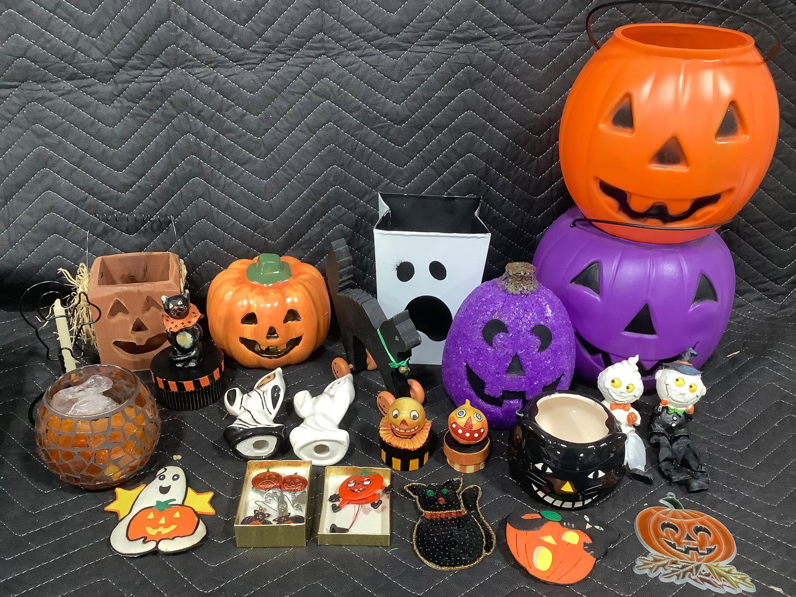 Lot of Halloween decor (1 of 1)