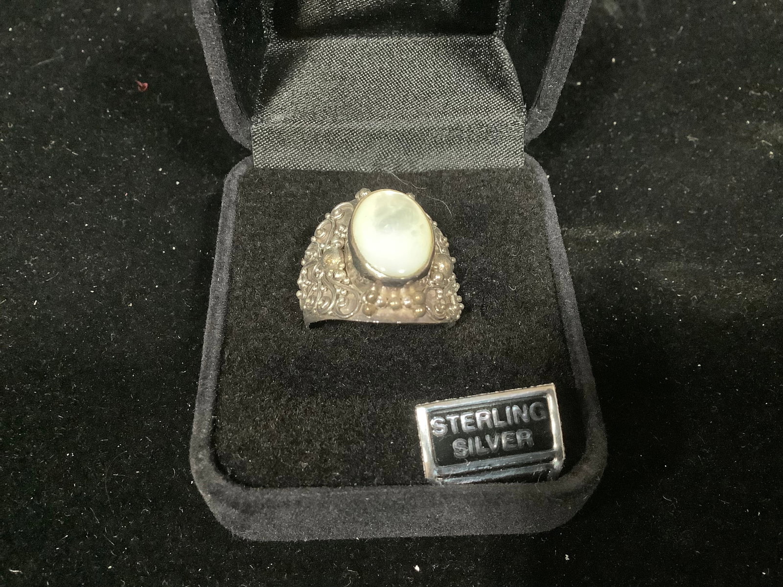 Artisan Crafted Sterling Mother of Pearl Elongated Ring (Size: 8): Artisan Crafted Sterling Mother of Pearl Elongated Ring (Size: 8)