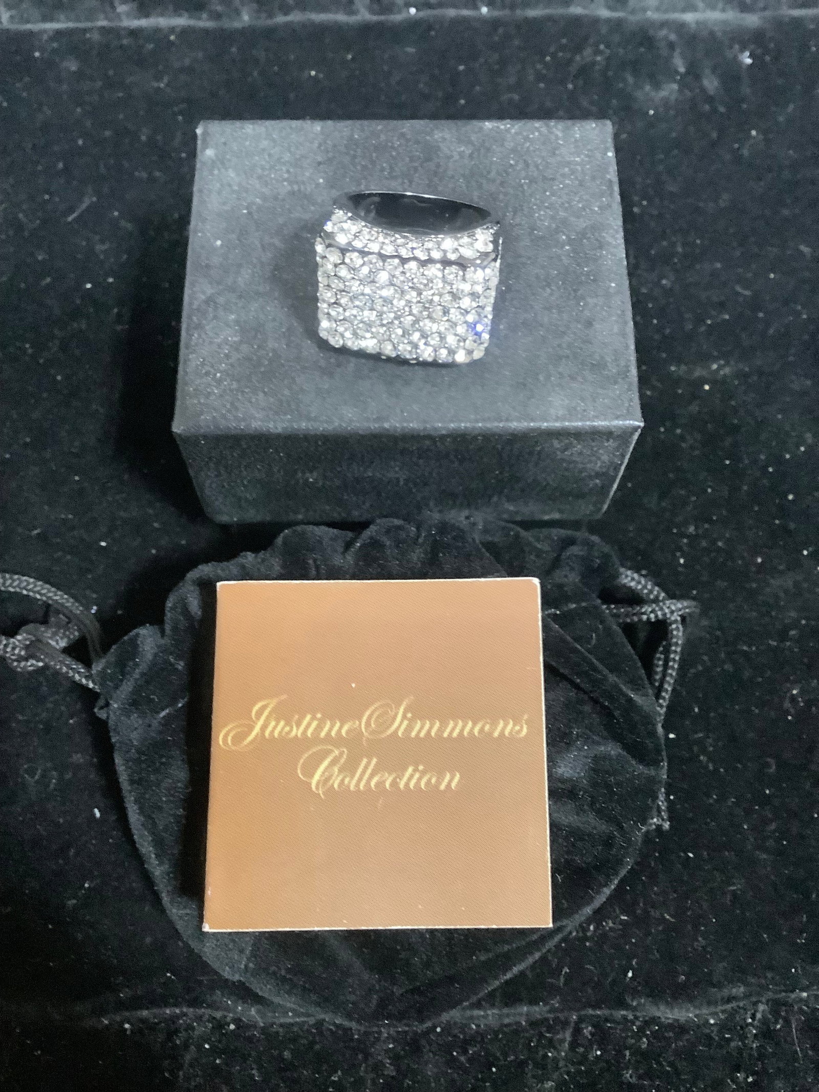 Justine Simmons Collection Ring (size 6): Justine Simmons Collection Ring (size 6)