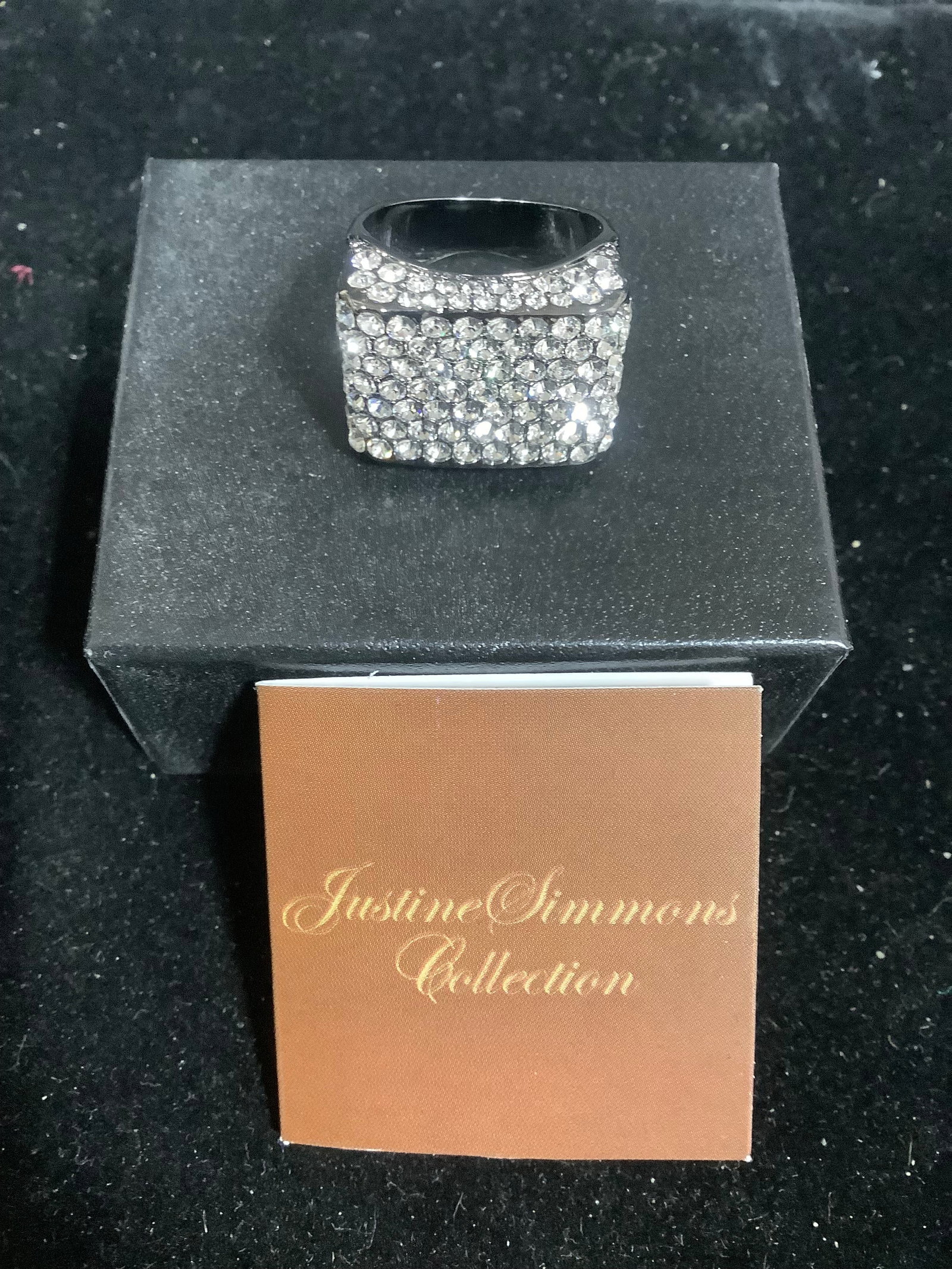 Justine Simmons Collection Ring (size 7): Justine Simmons Collection Ring (size 7)