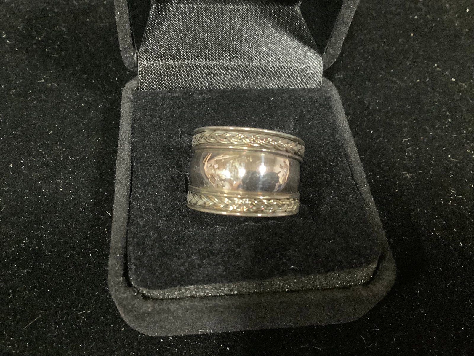 Artisan Crafted Sterling Braid Accent Band Ring (Size: 9): Artisan Crafted Sterling Braid Accent Band Ring (Size: 9)