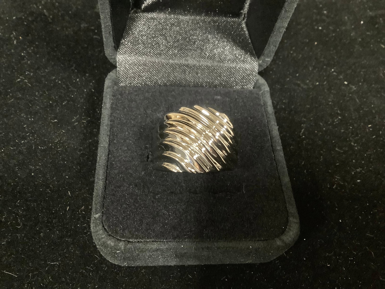 Simona Collini Bold Ribbed Design Ring - Stainless Steel (Size: 9): Simona Collini Bold Ribbed Design Ring - Stainless Steel (Size: 9)